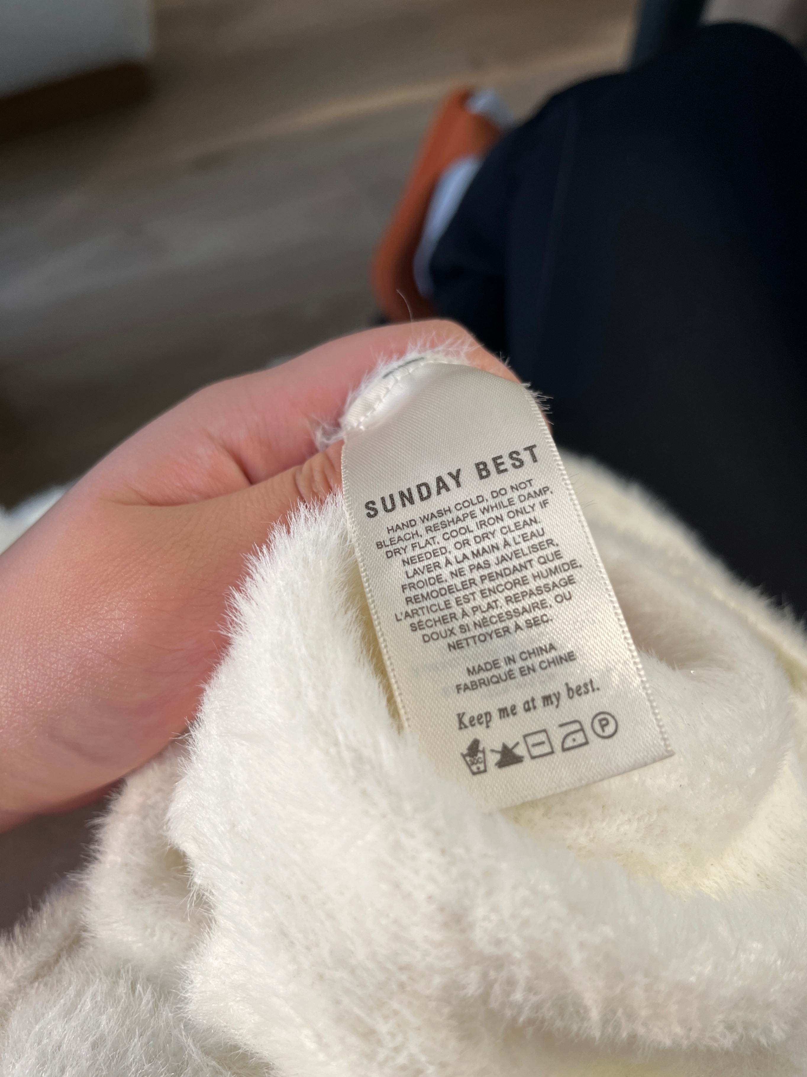 Fluffy Aritzia White Cardigan with Stylish Amber-like Buttons - photo 4