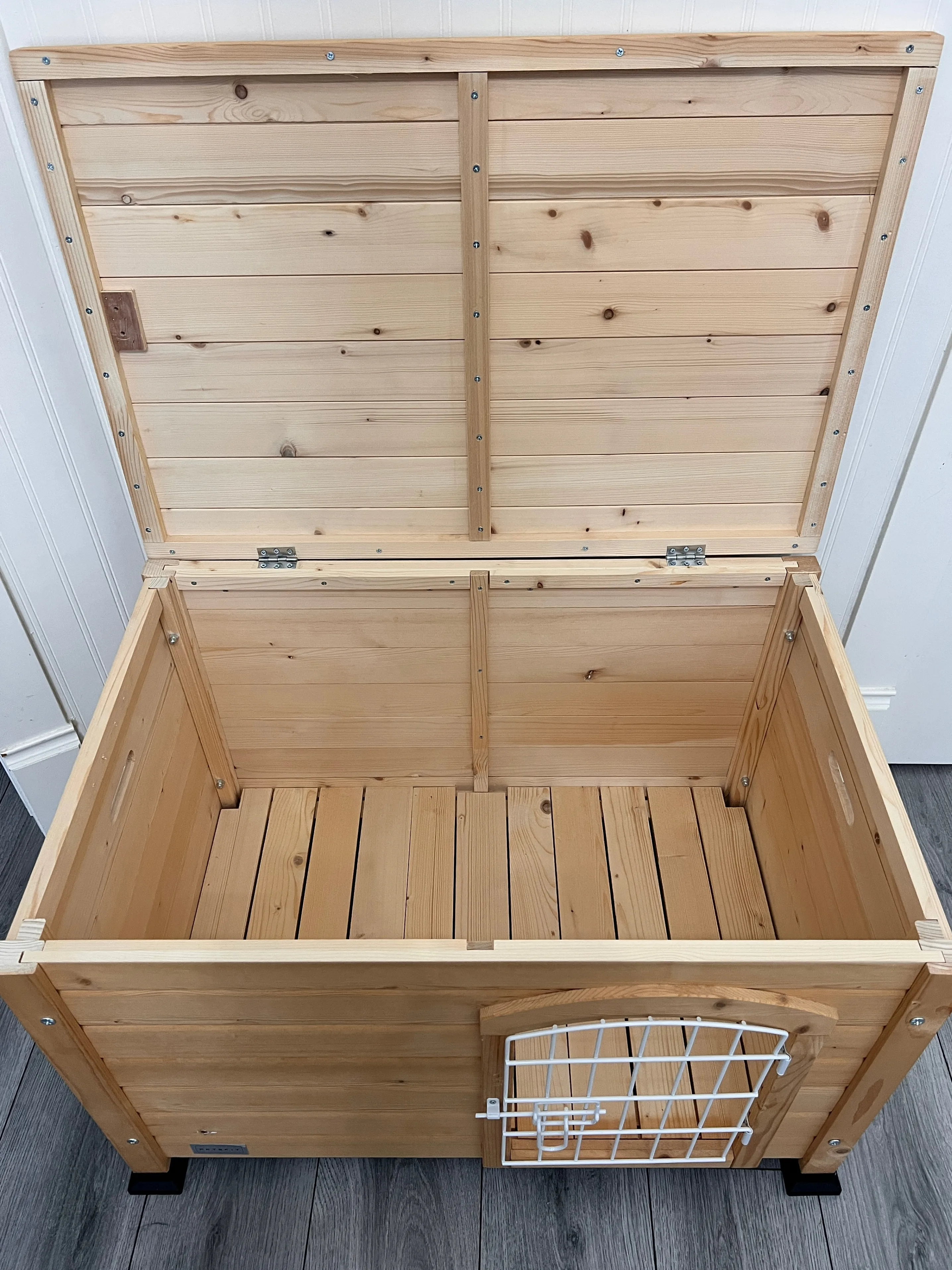 🐾 Wooden Dog House / Indoor Kennel with Locking Door image indicator(3)