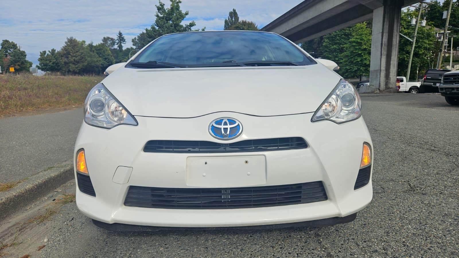 2014 Toyota Prius C Hybrid, Clean Title - photo 5