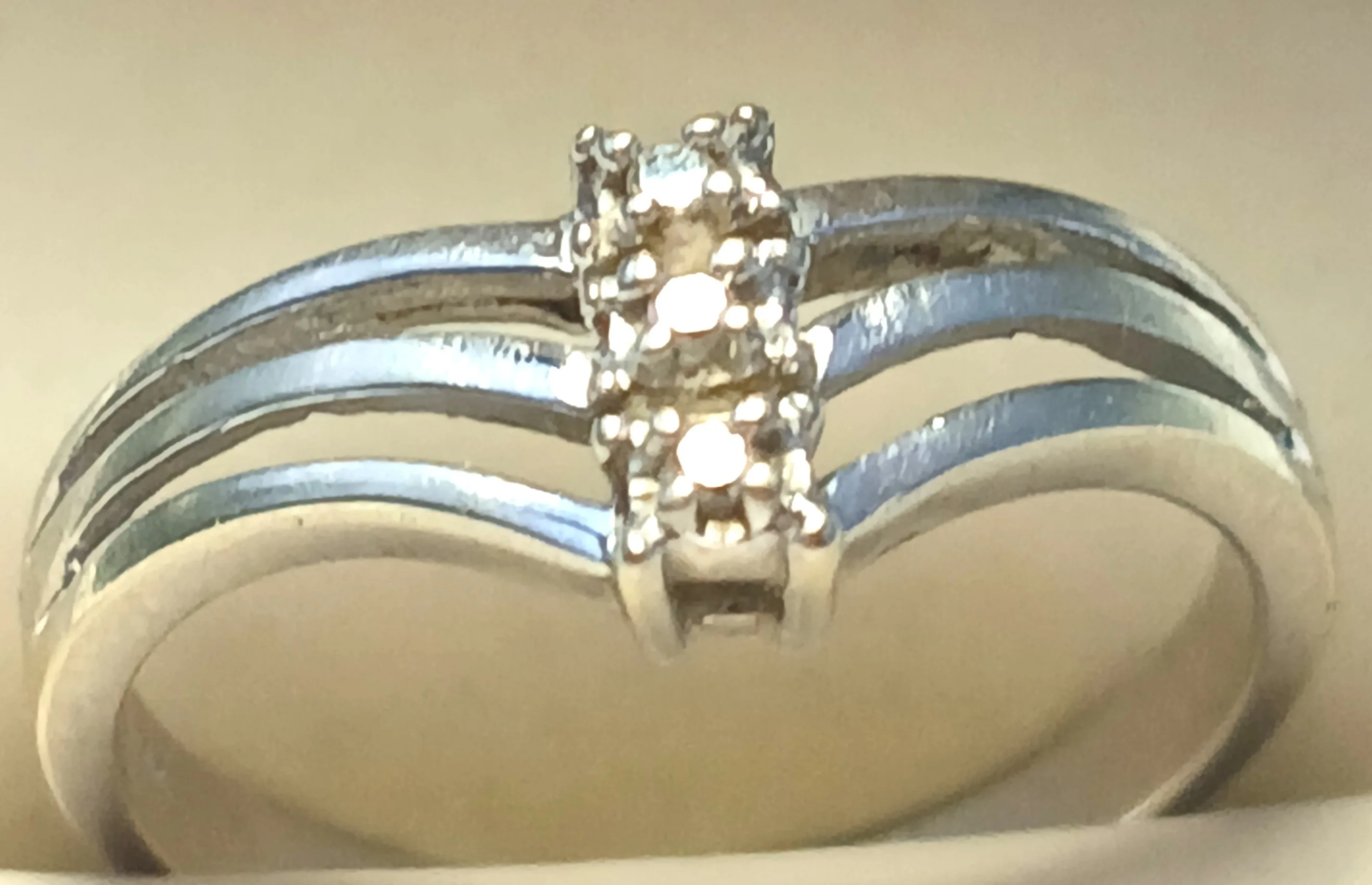 Women's 10kt White Gold with Accent Diamonds Vintage Size 6.5 image indicator(4)