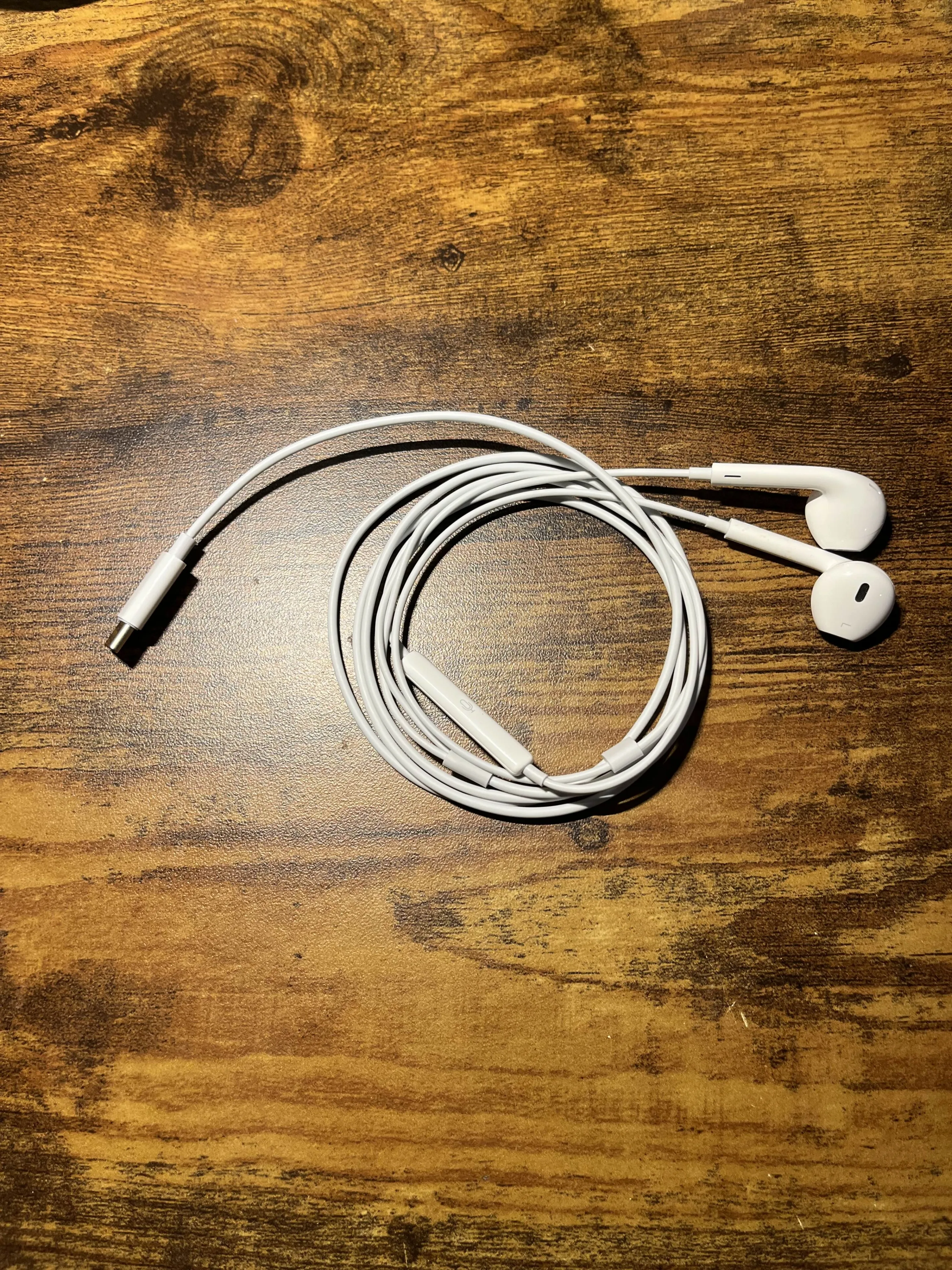 Apple EarPods (USB-C) ​​​​​​​ image indicator(4)