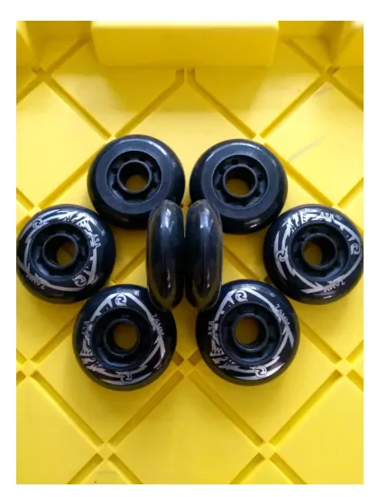 Hockey rollerblade Inline skate black wheels 76 mm – 85a thumbnail
