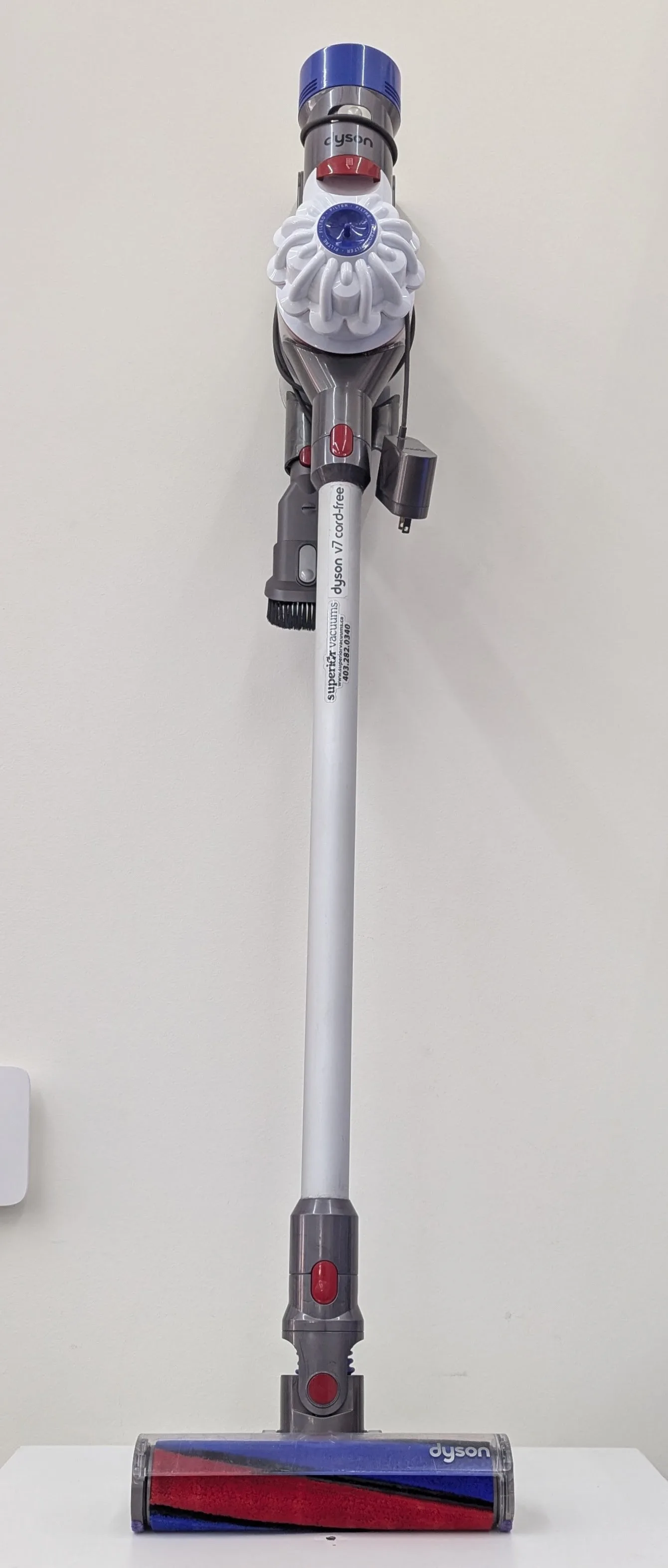 Dyson V7 Cordless Vacuum – Excellent Condition image indicator(3)