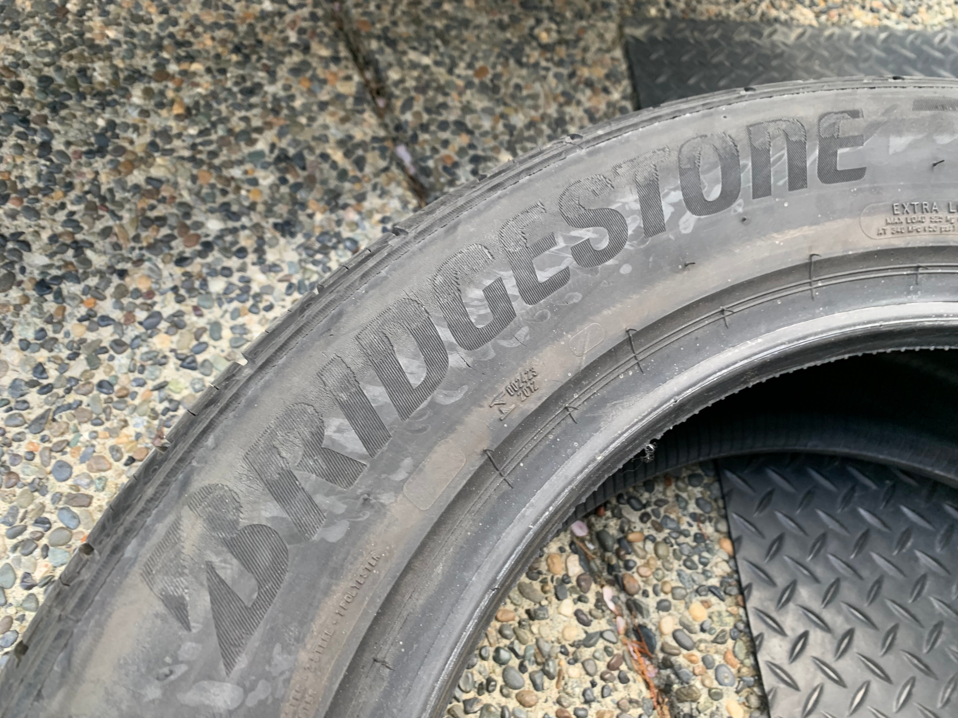 1 X single 235/55/19 M+S Bridgestone alenza Sport A/S 90% tread - photo 5