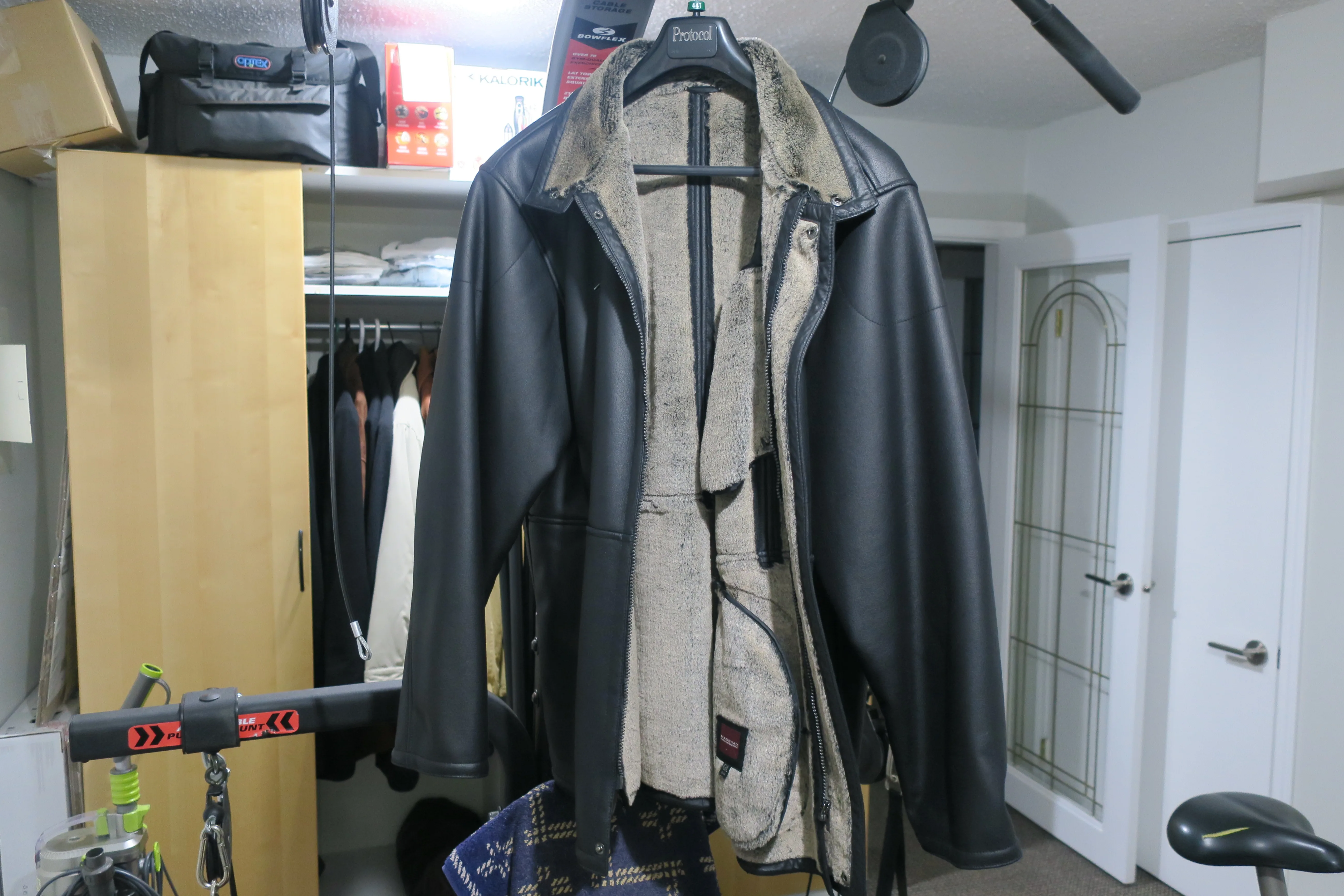 Massimo Men's Leather Jacket Like NEW Condition! image indicator(3)