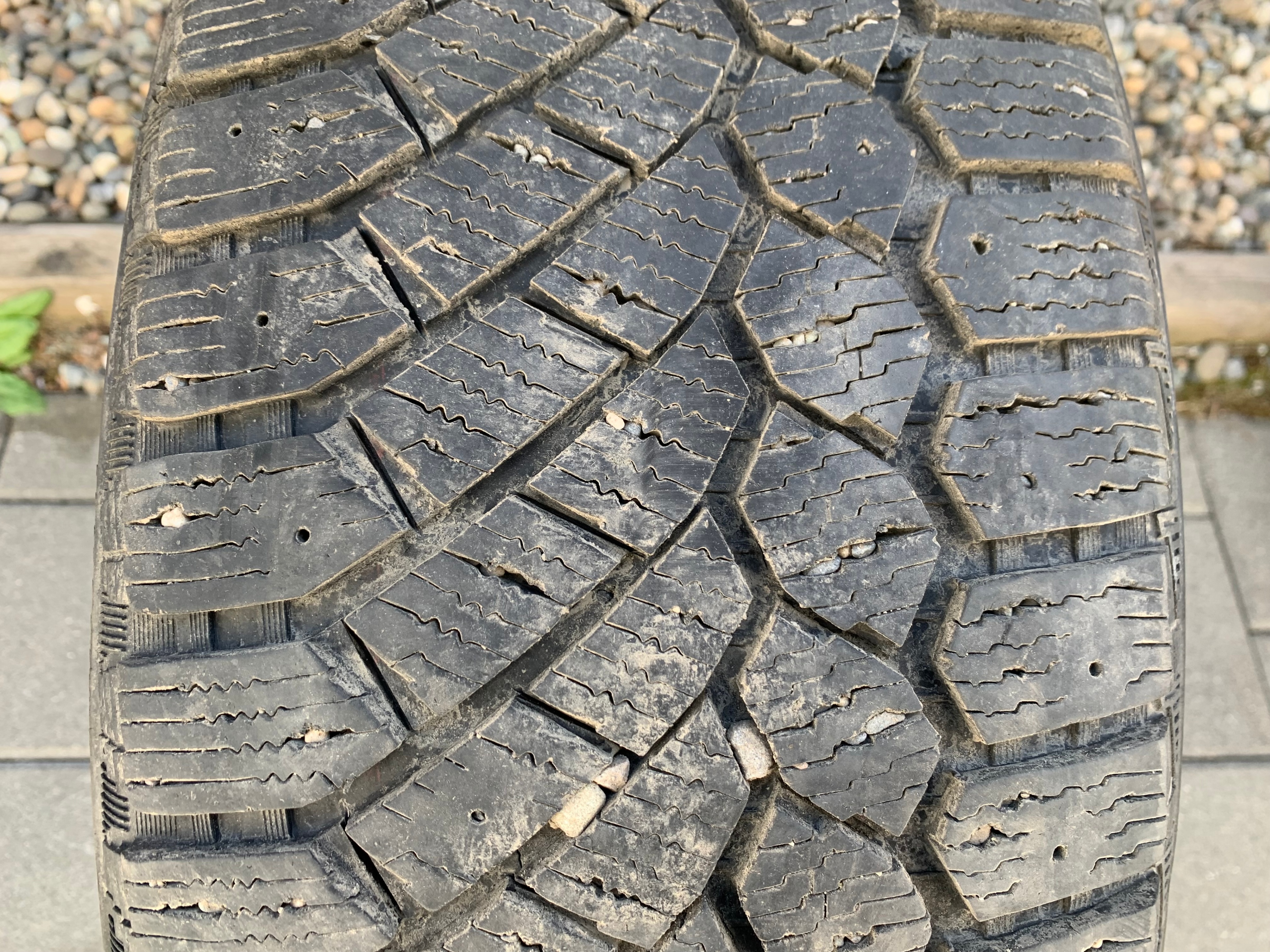 1 x single 225/55/18 M+S 102T Nord Frost 200 Gislaved 90% tread - photo 2
