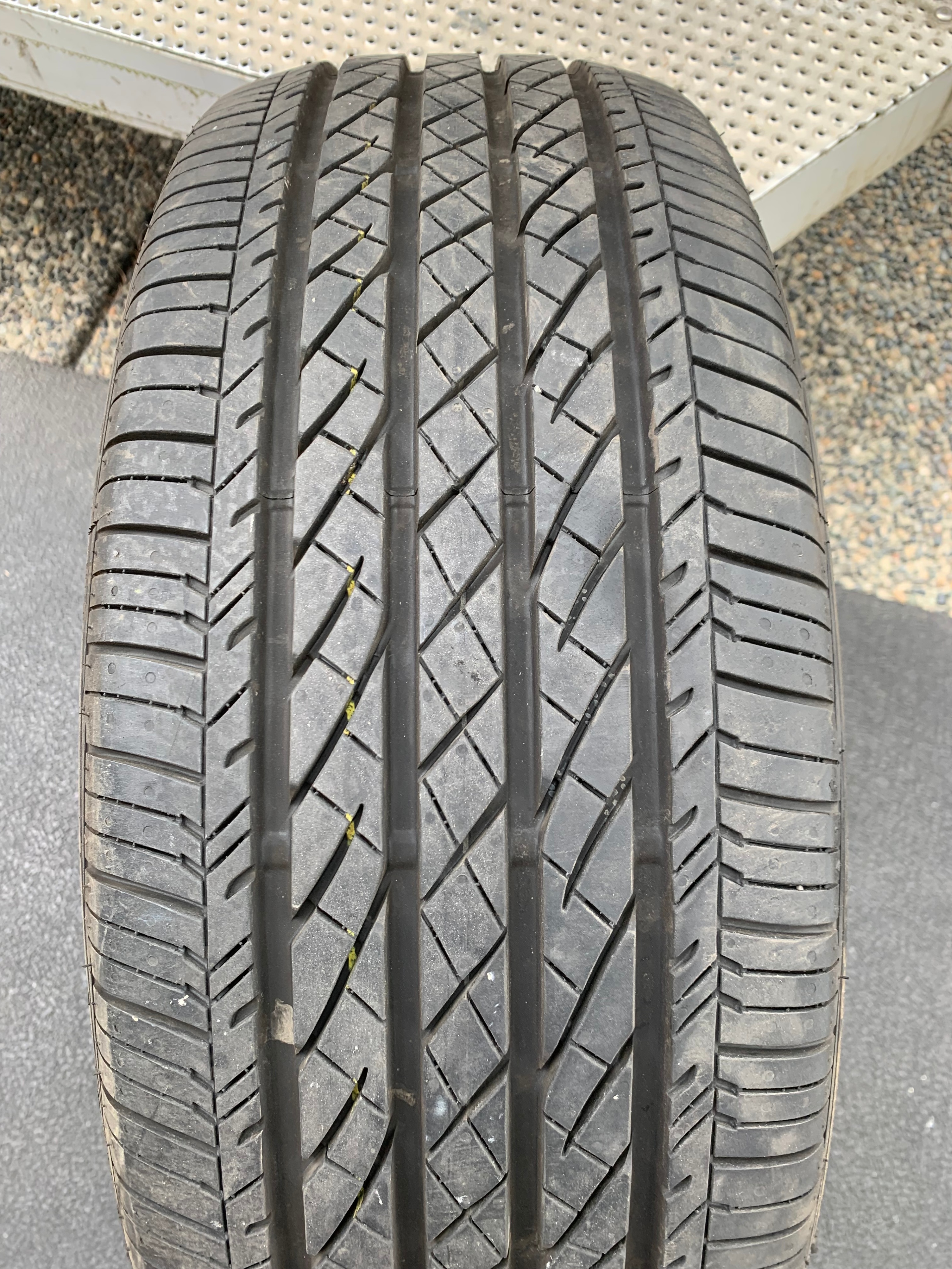 1 X single 215/55/18 Bridgestone Turanza EL440 with 90% tread