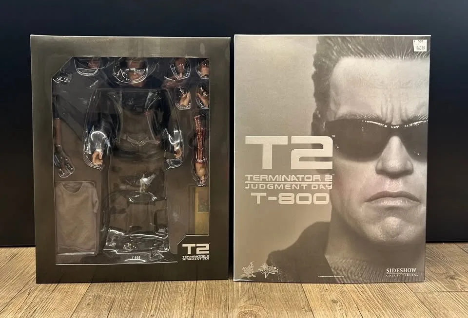 Hot Toys Terminator 2 Judgment Day T-800 Action Figure thumbnail
