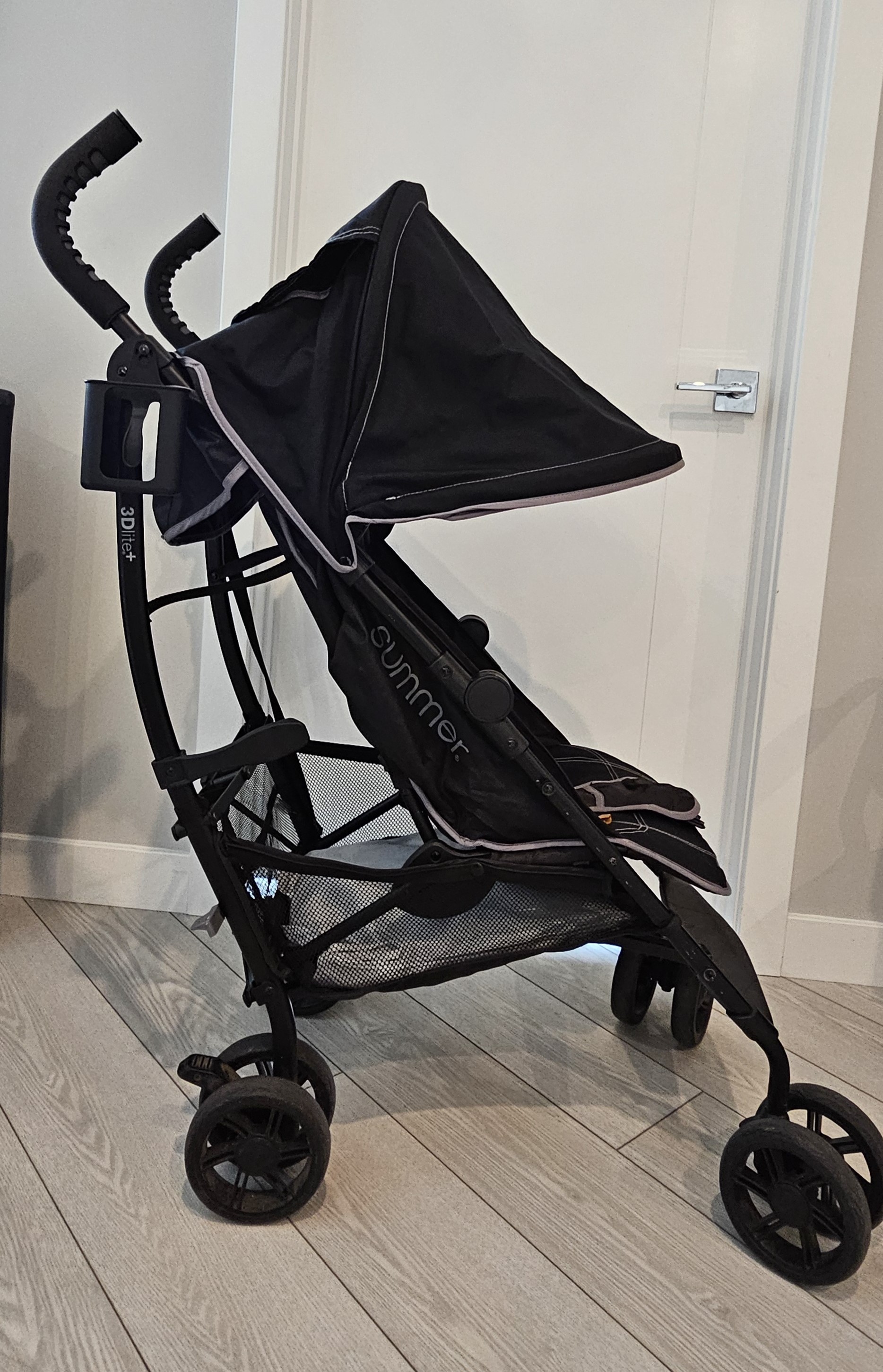Lightweight Umbrella Stroller – $100 - photo 4