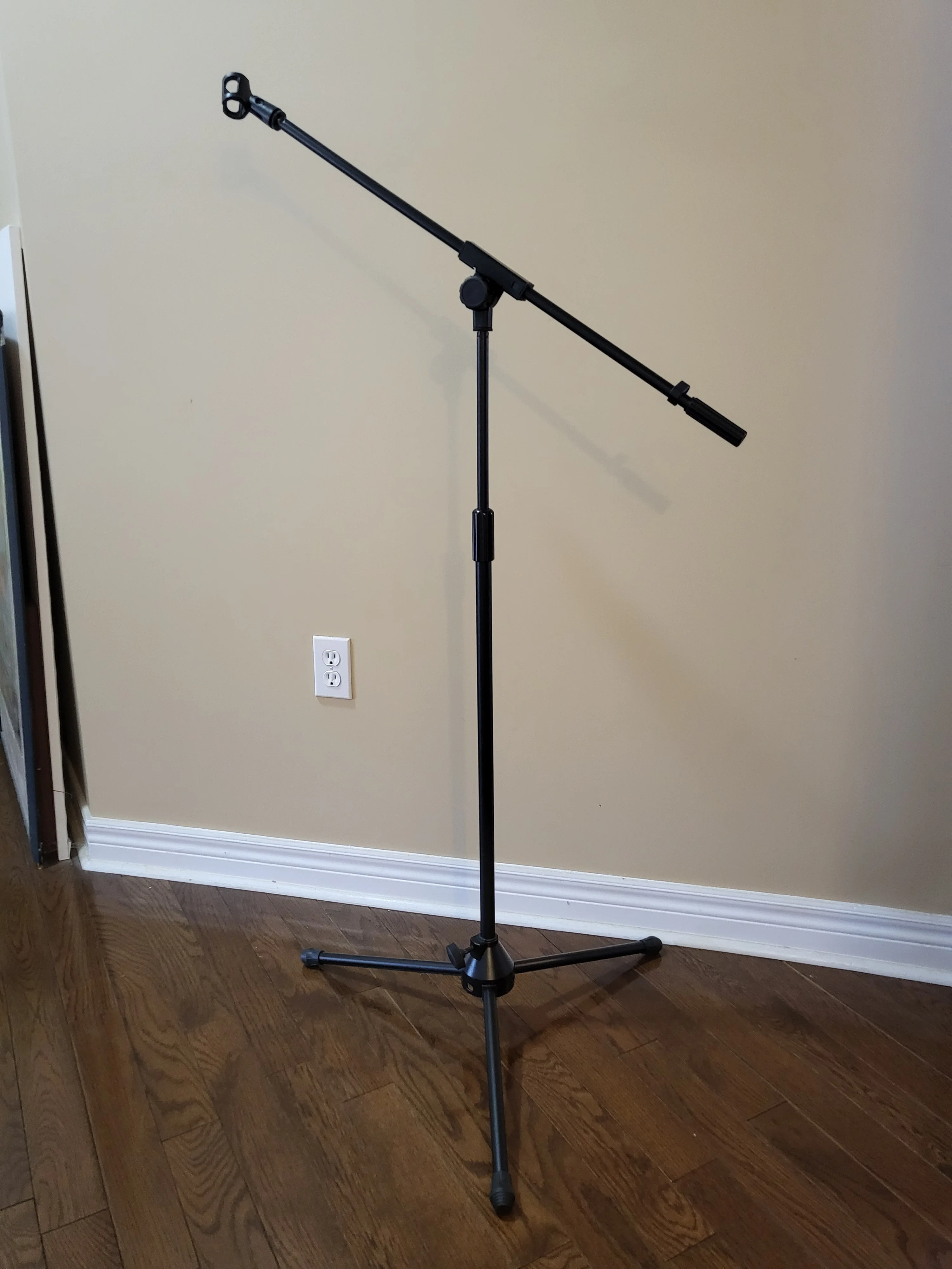 Brand New Black Microphone Stand Tripod Boom, Height Adjustable thumbnail