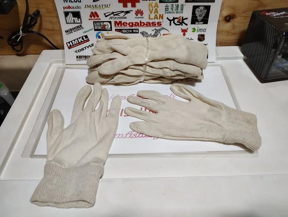 NEW NEVER USED 6 Pairs of Cloth Gloves thumbnail