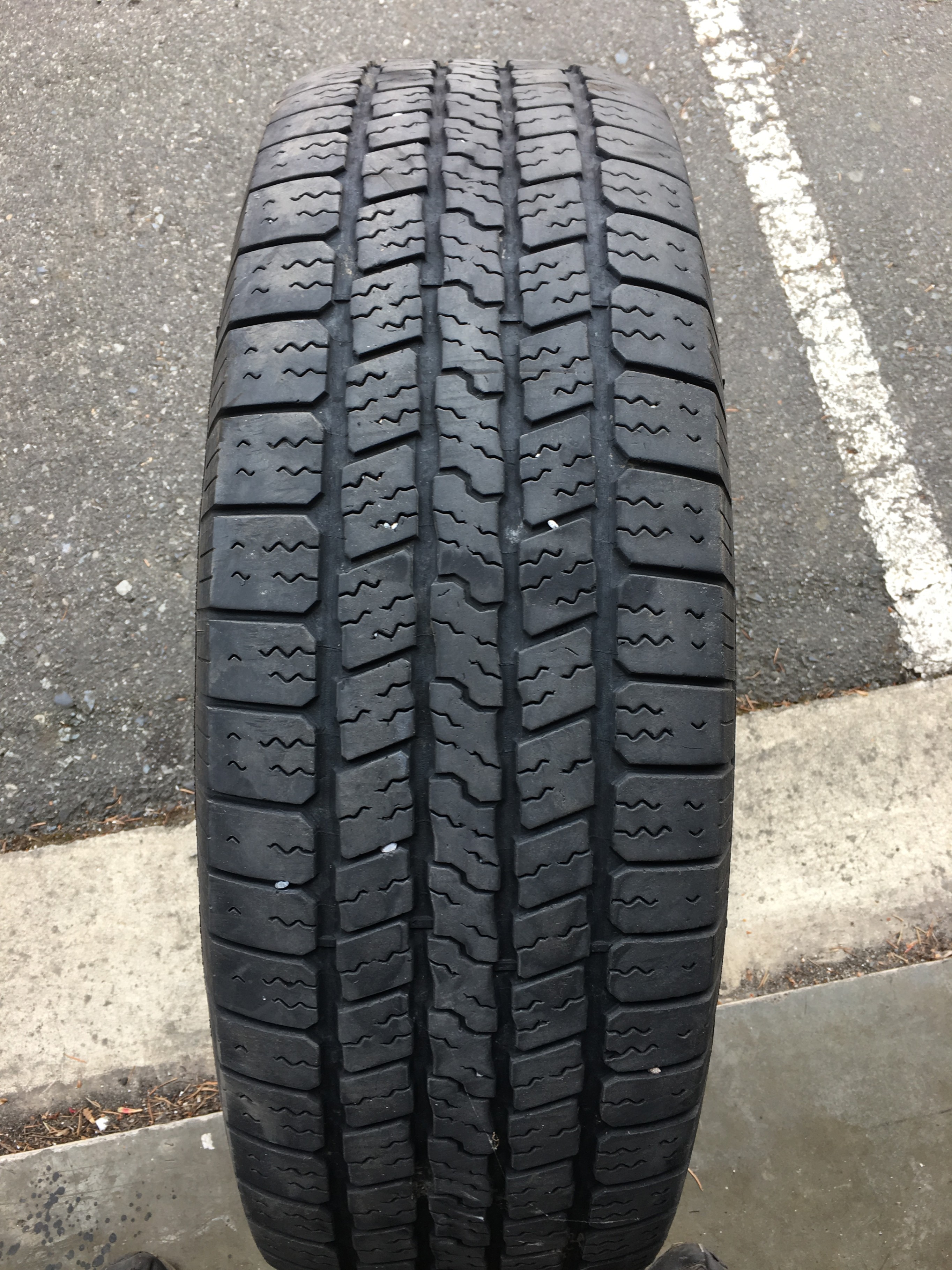 1 X single 265/70/17 Goodyear Wrangler SRA with 60% tread