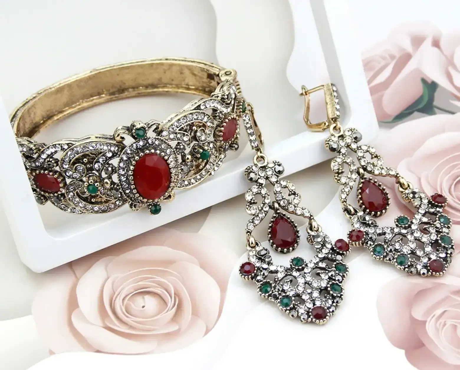 Maroon and Green Vintage Style Set thumbnail