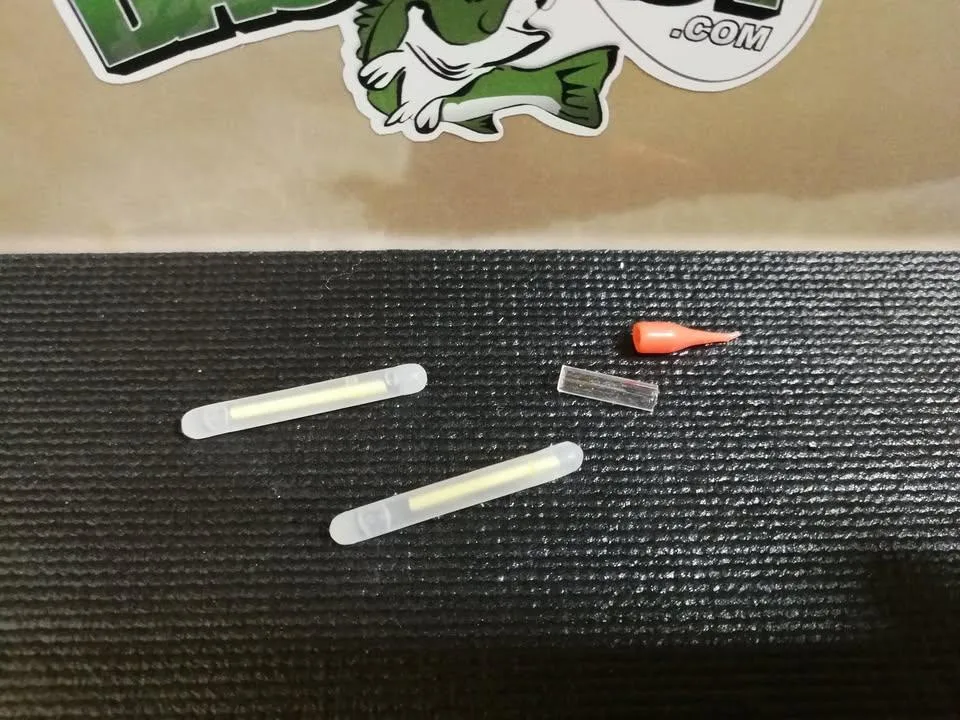 NEW SEALED Fishing Float GLOWSTICKS LIGHTSTICKS Light Sticks image indicator(2)