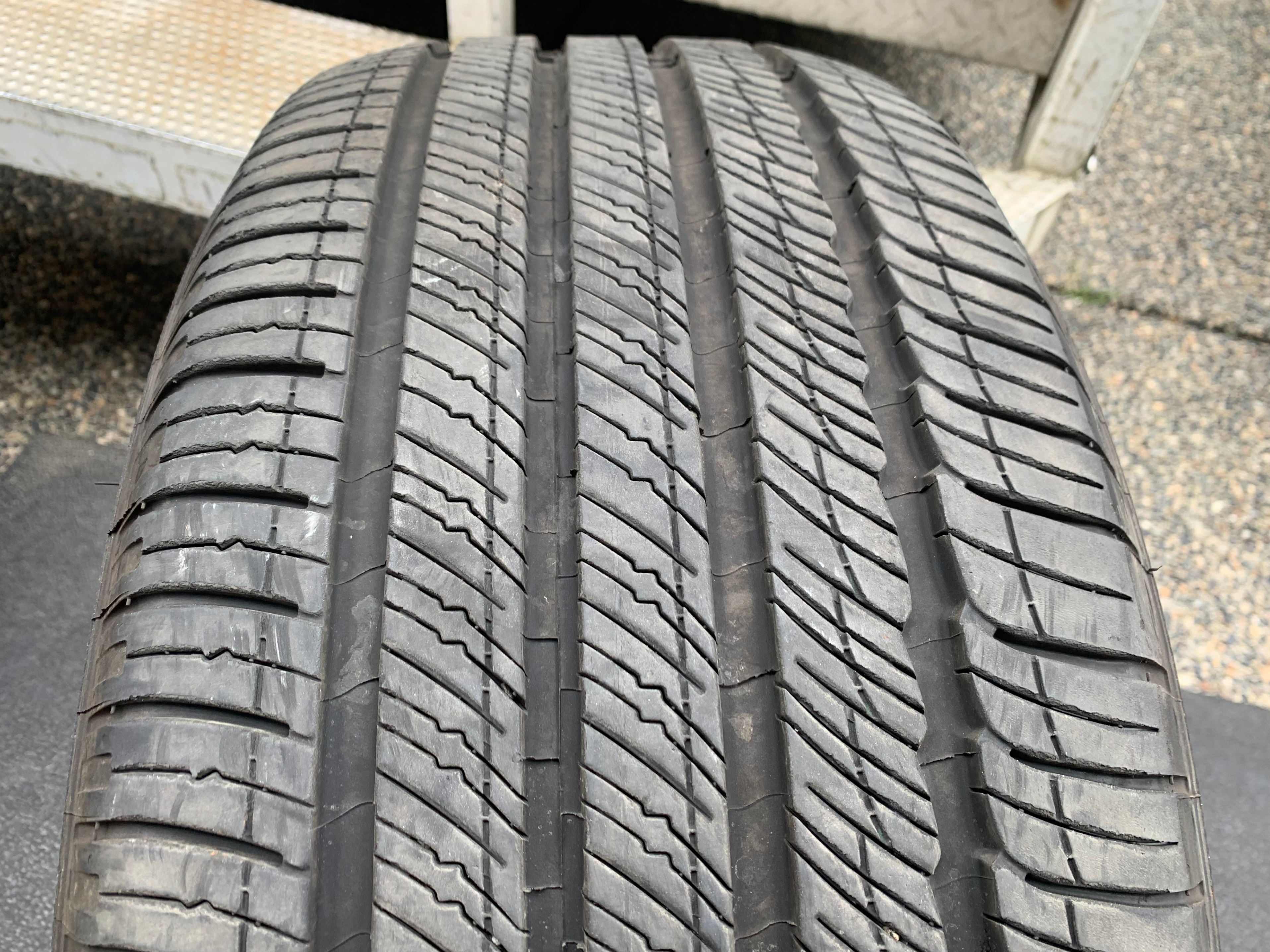1 x single 275/50/20 Michelin Primacy Tour A/S with 90% tread - photo 3