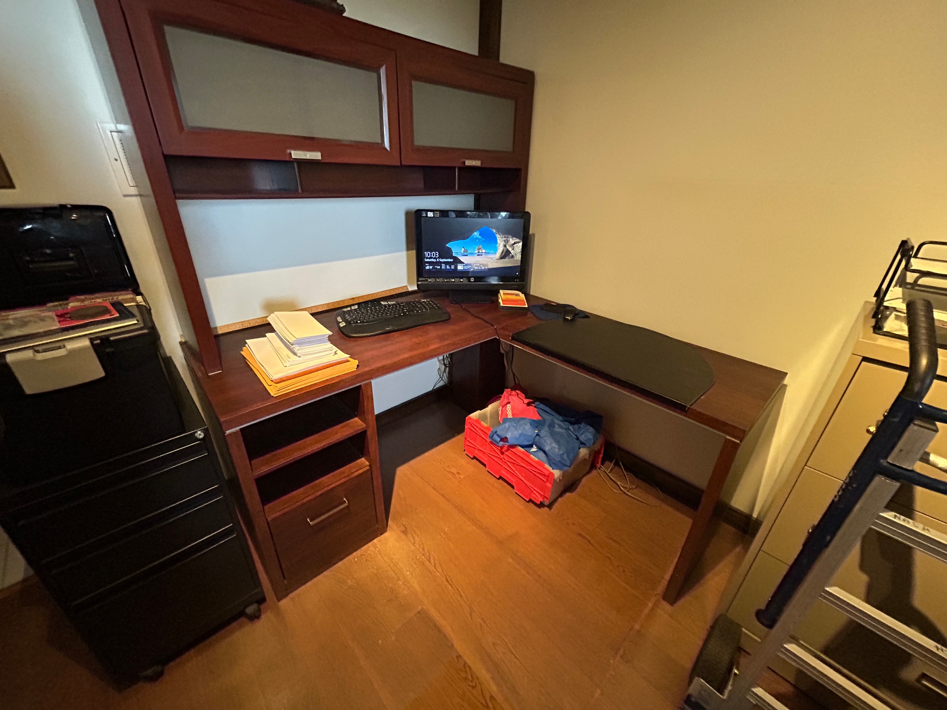 Office Desk - L-shaped - photo 2