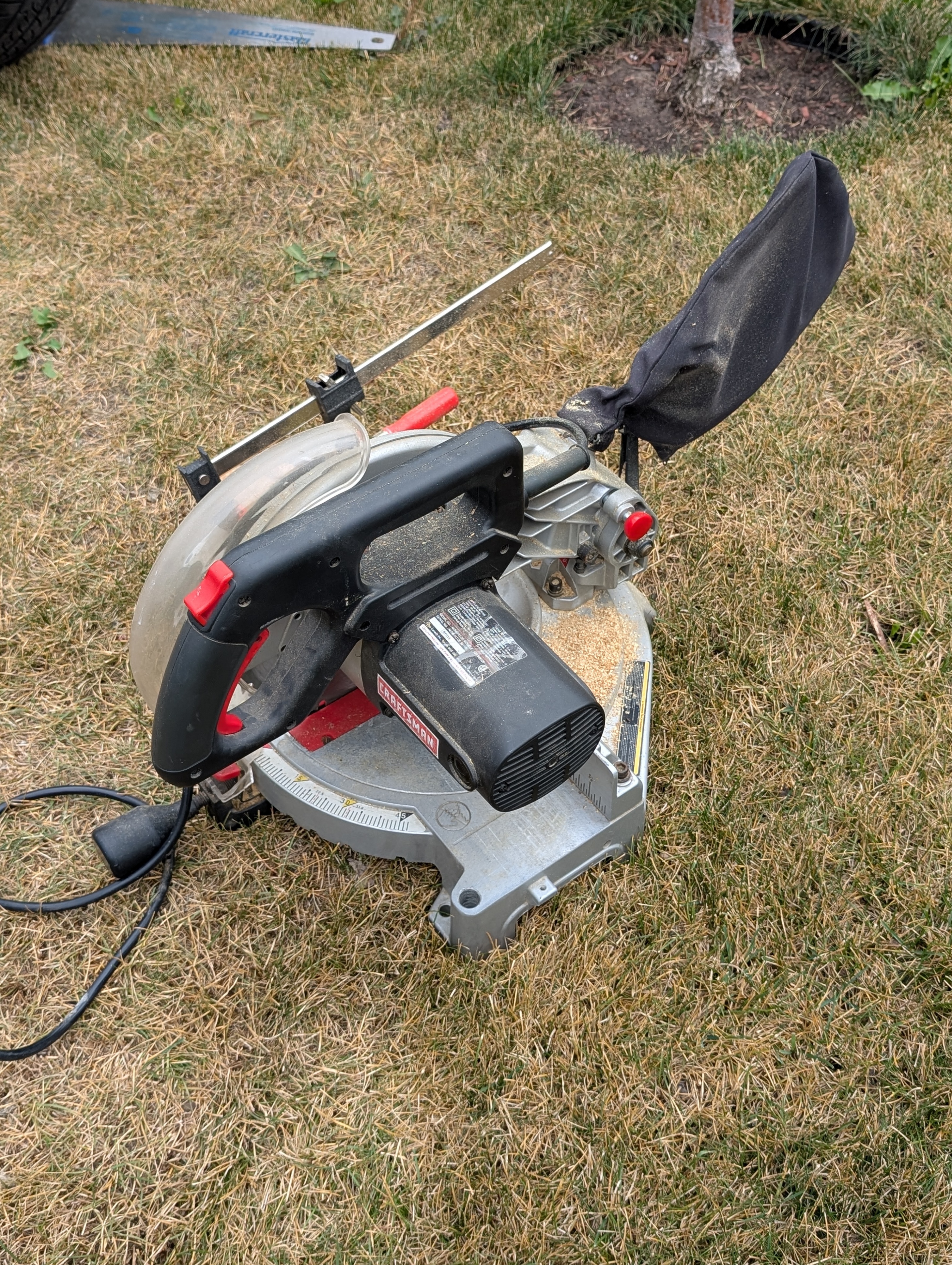 137285320 Craftsman 10" blade compound miter saw - photo 2