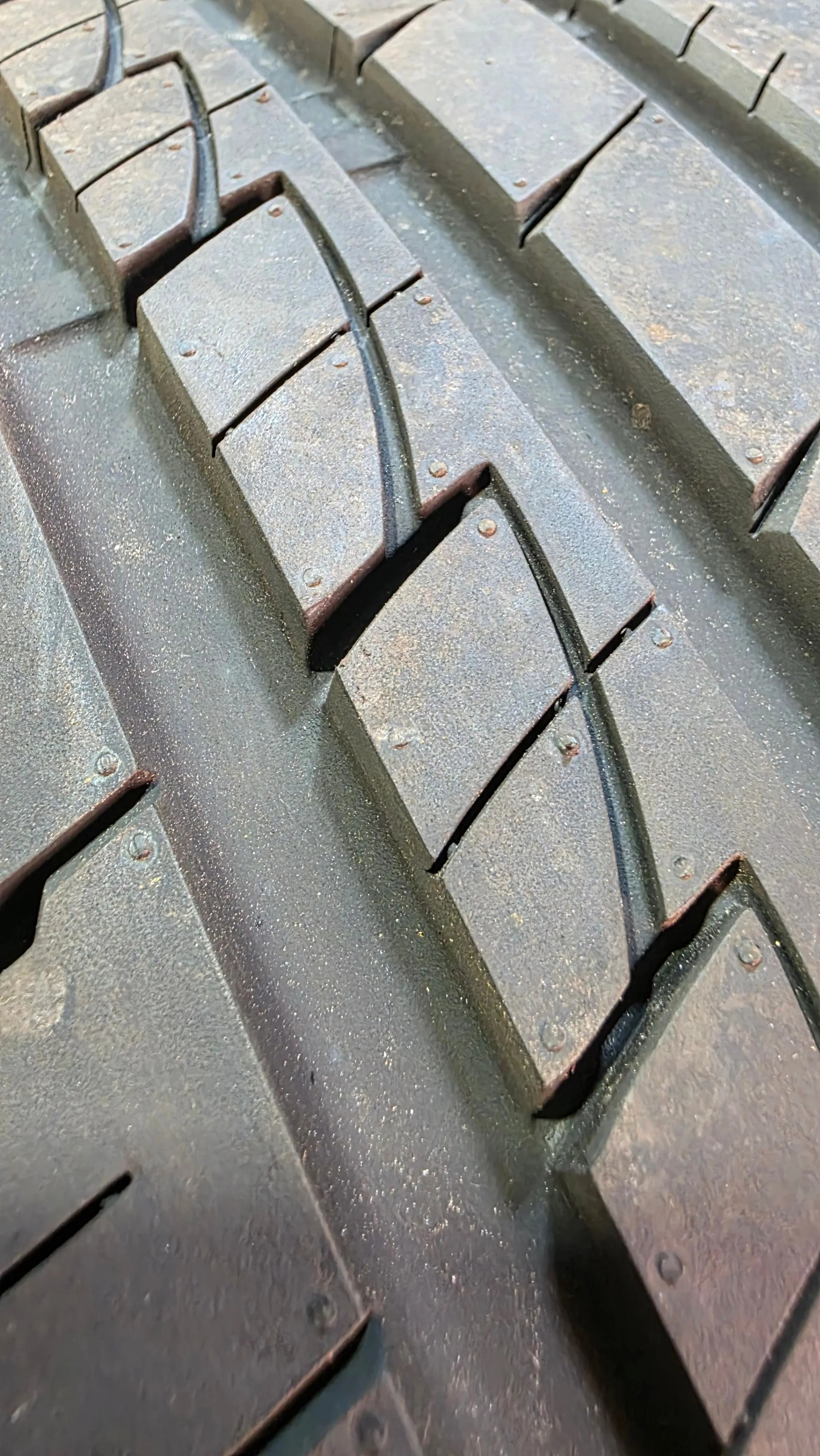 brand new 255/45/20 Ironman all season tires image indicator(8)