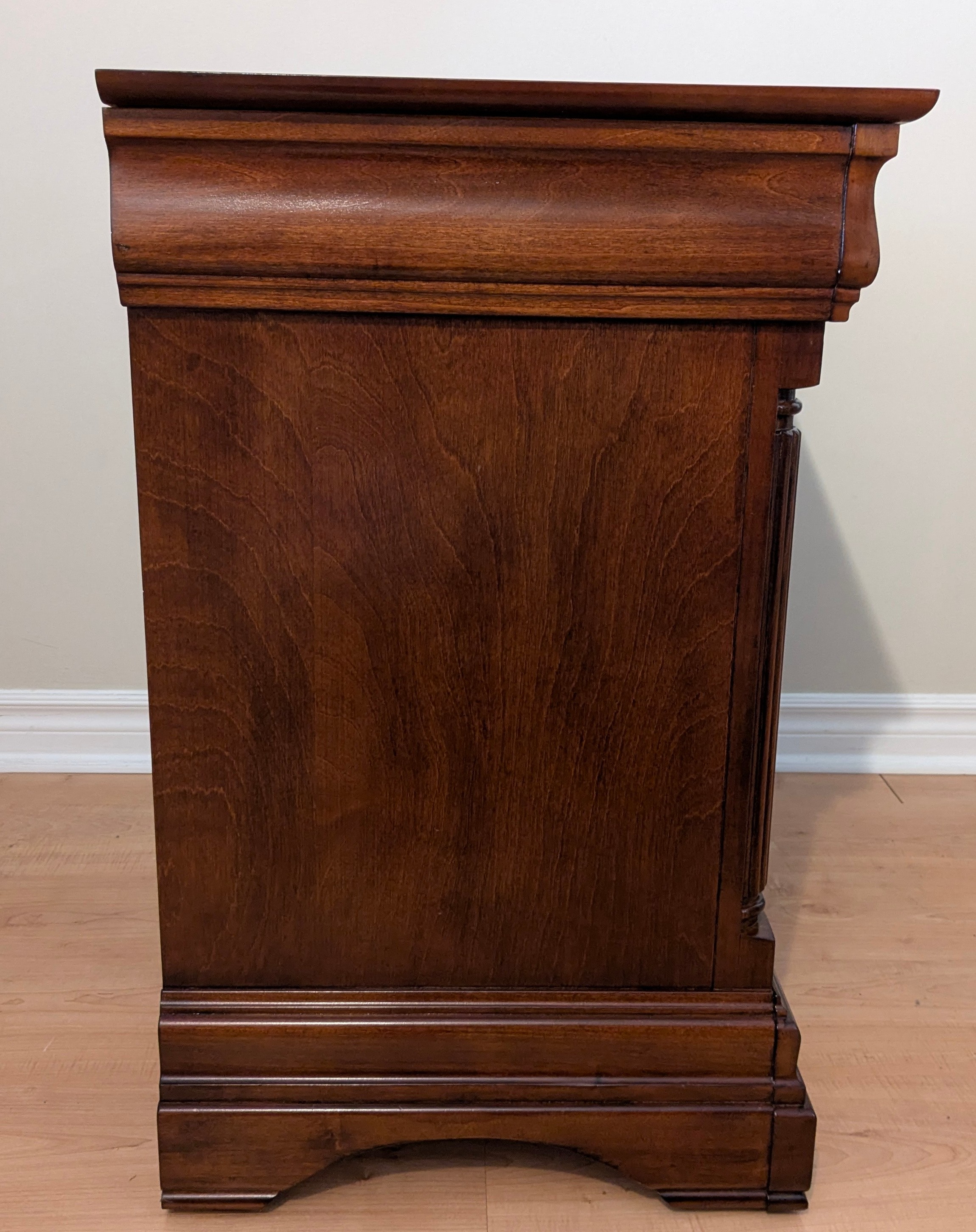 Mahogany Nightstand - photo 4