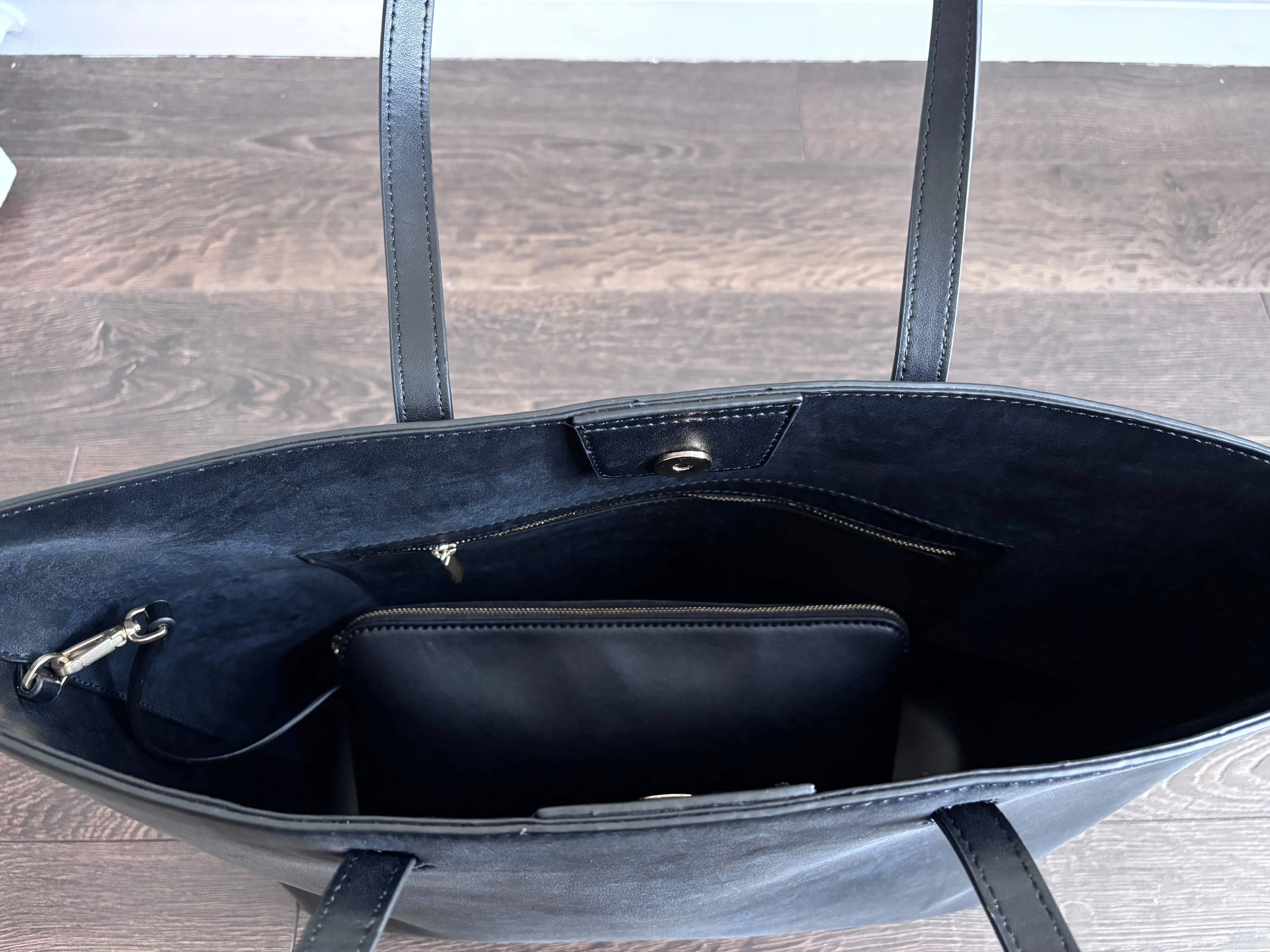 Matt and Nat Nivi Vegan Tote Bag image indicator(4)