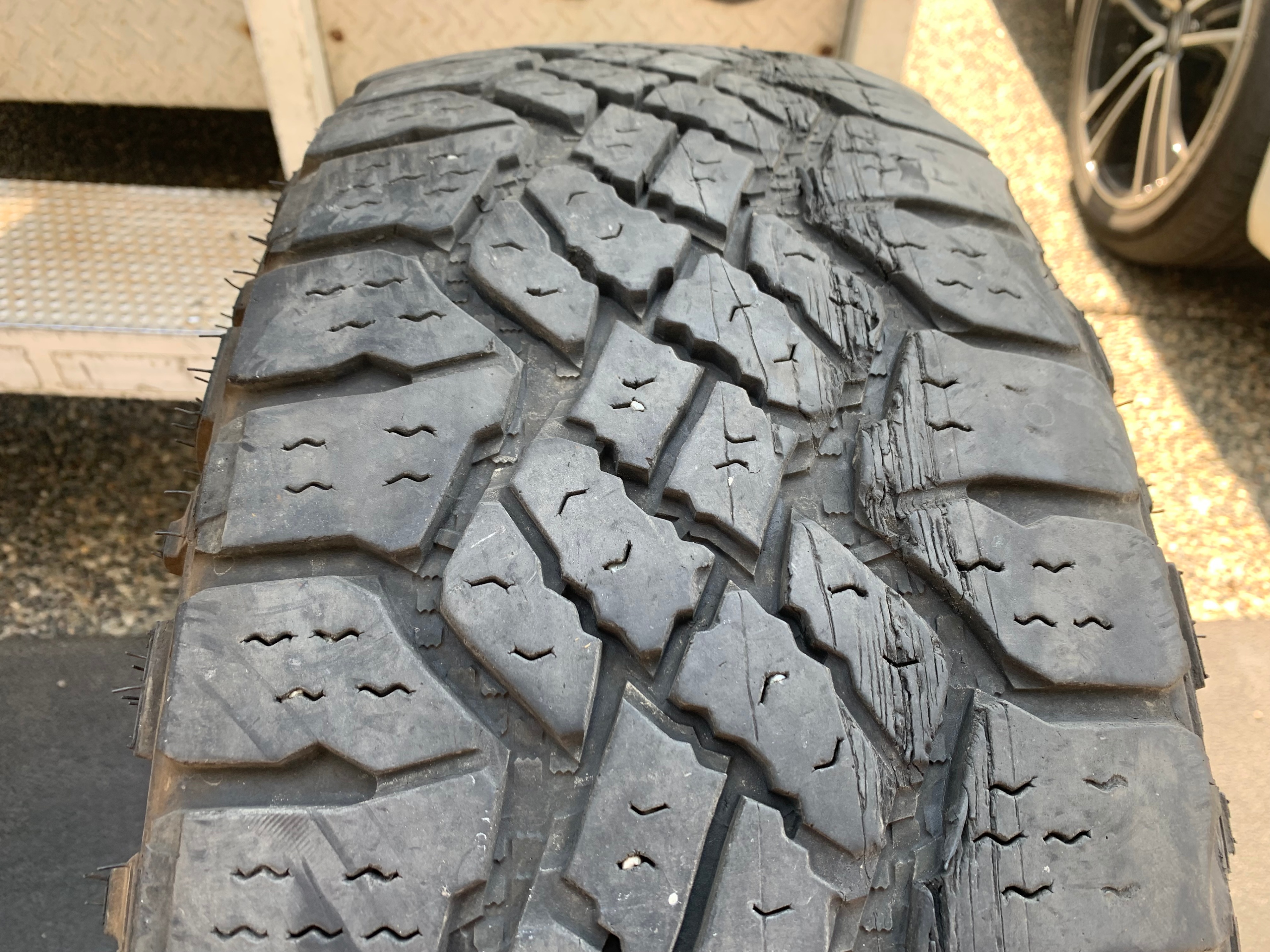 1 X single 275/60/20 Goodyear Wrangler Duratrac with 40% tread - photo 3