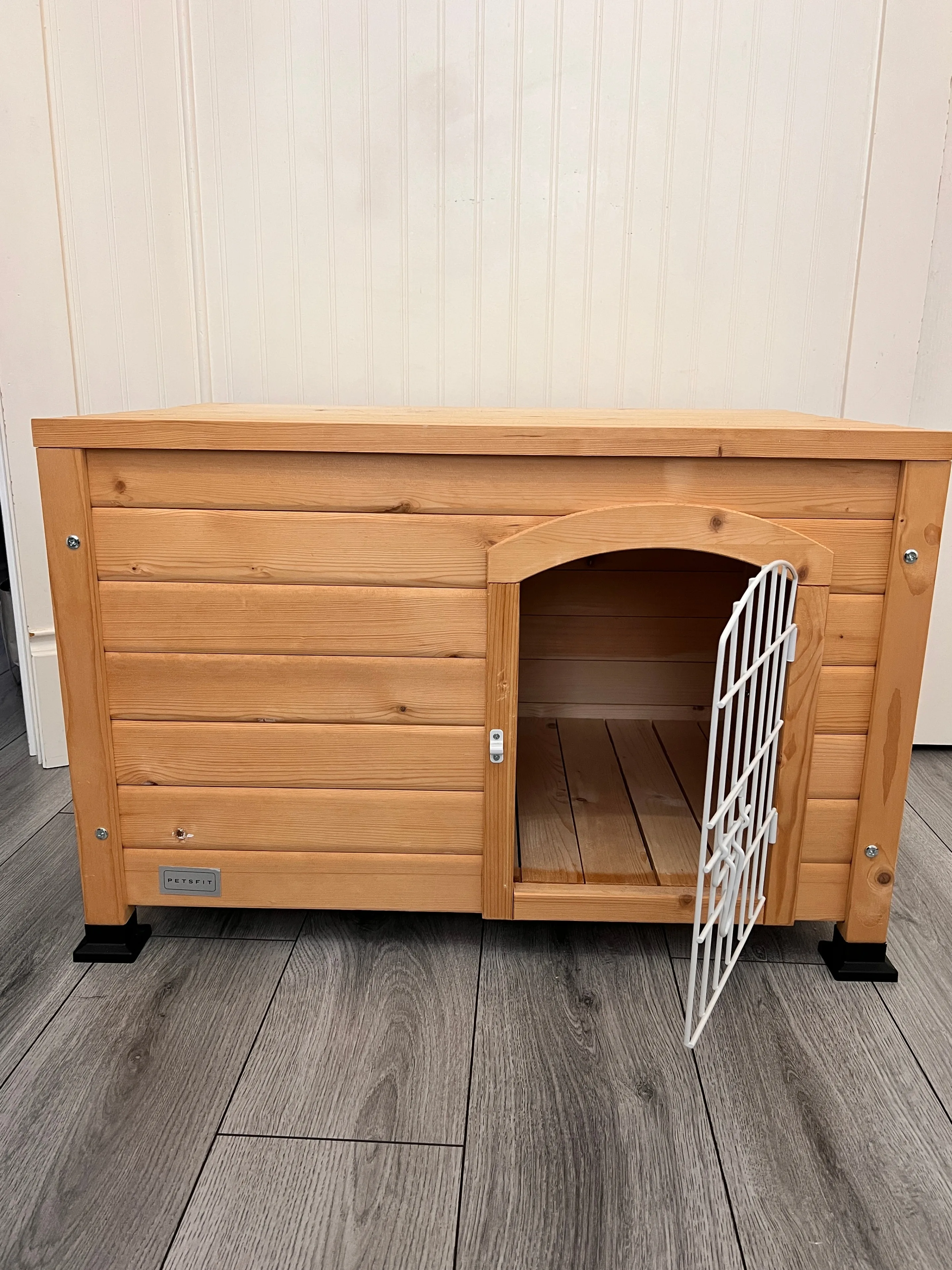 🐾 Wooden Dog House / Indoor Kennel with Locking Door image indicator(2)