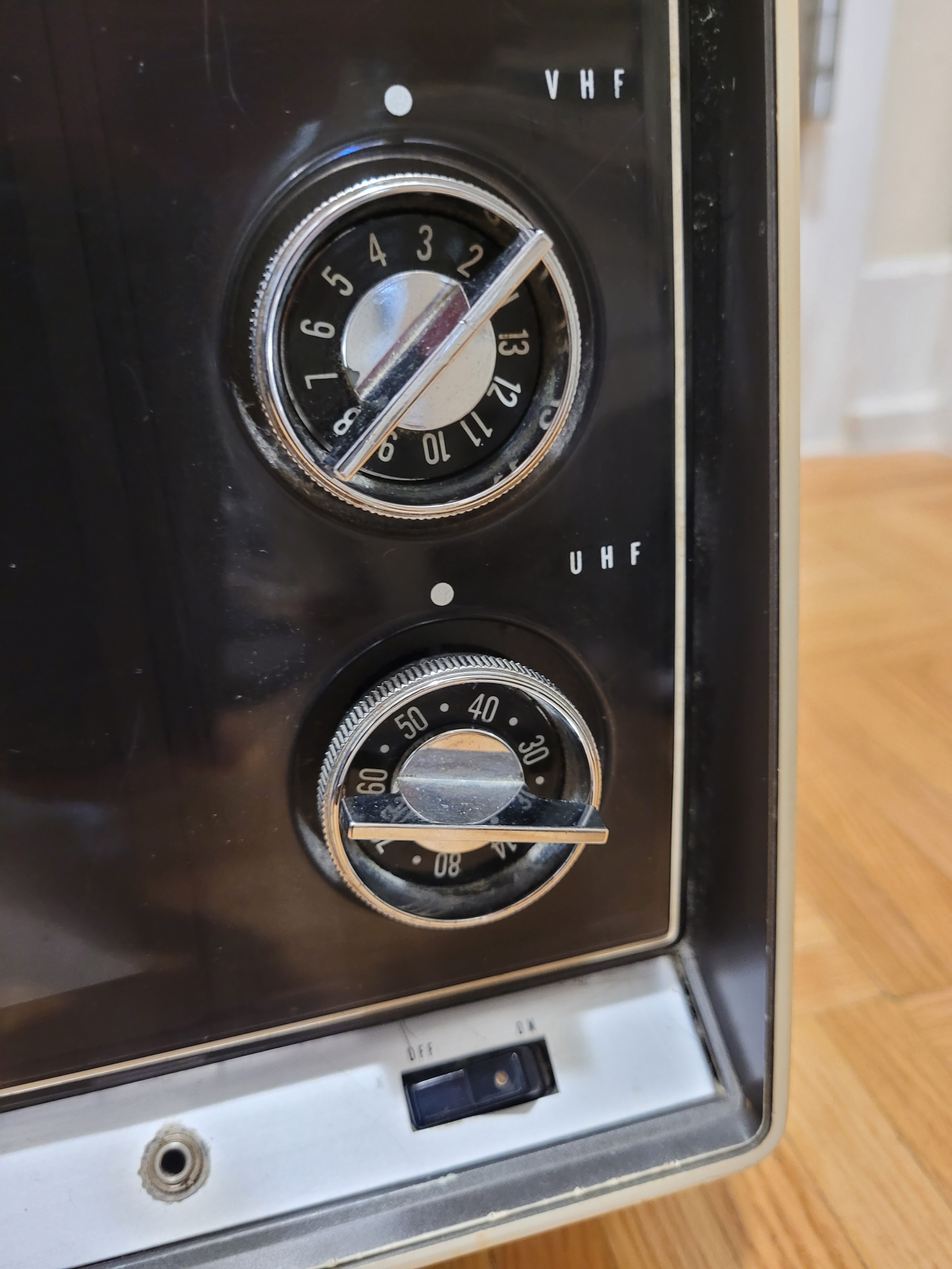 Vintage Panasonic Black and White Television - photo 4
