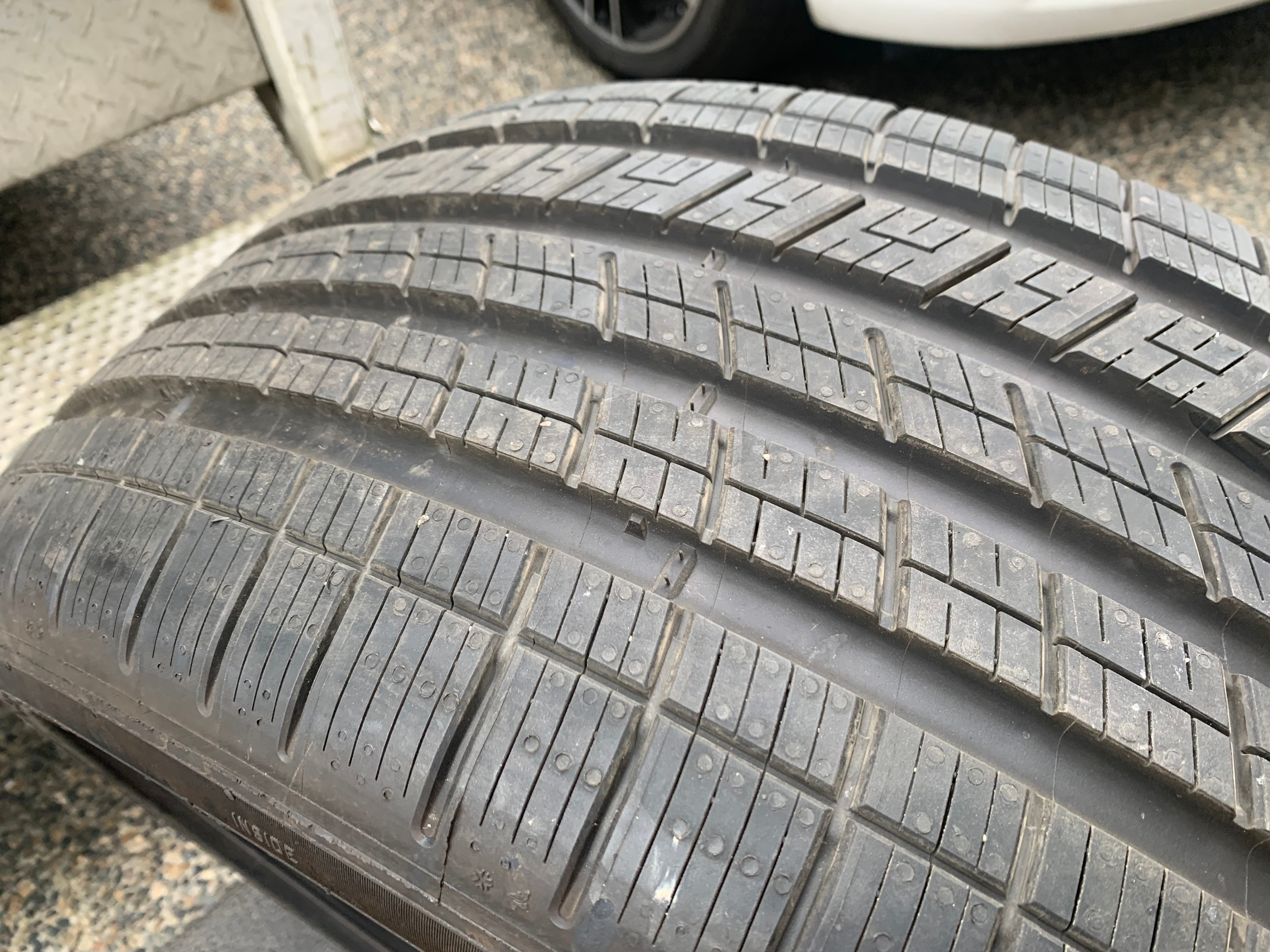 1 X single 255/40/22 M+S Michelin Pilot Sport A/S 4 90% tread - photo 4