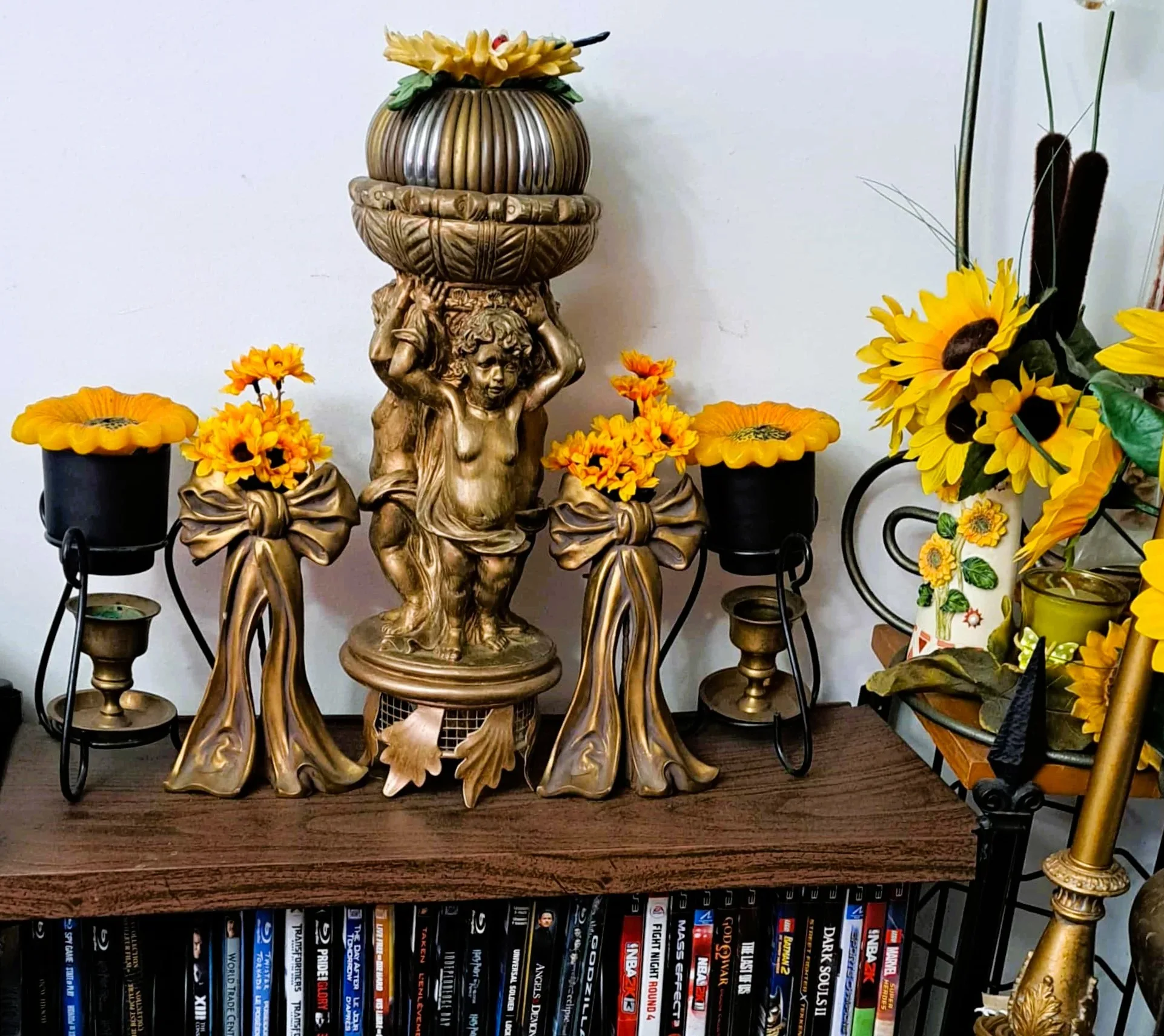 Decorative Cherub Statue Floral Accents & 4 Candle Holders🥕 thumbnail