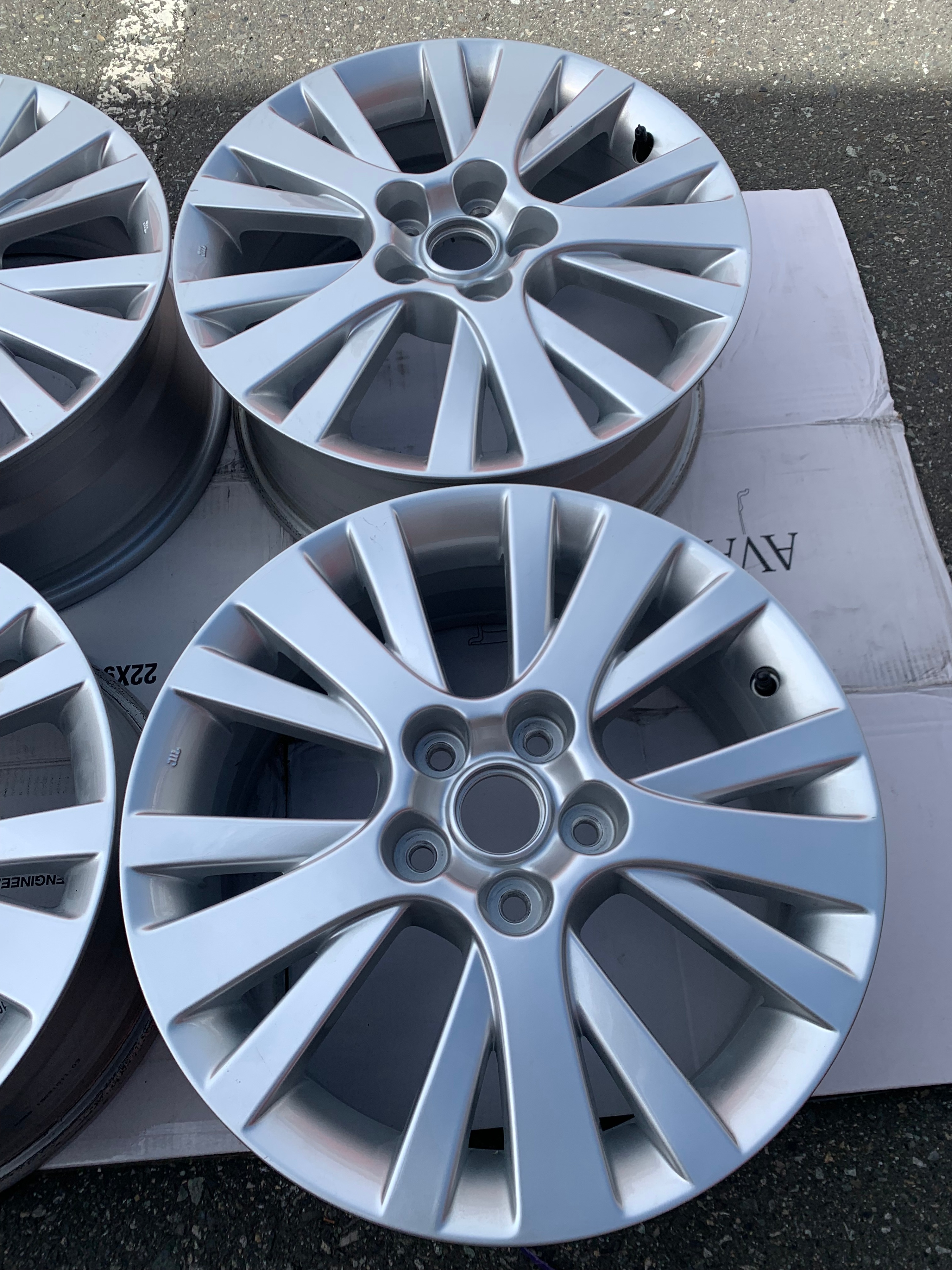 SET Of Brand New OEM factory 17X7" et55 Mazda rims as new in box - photo 3