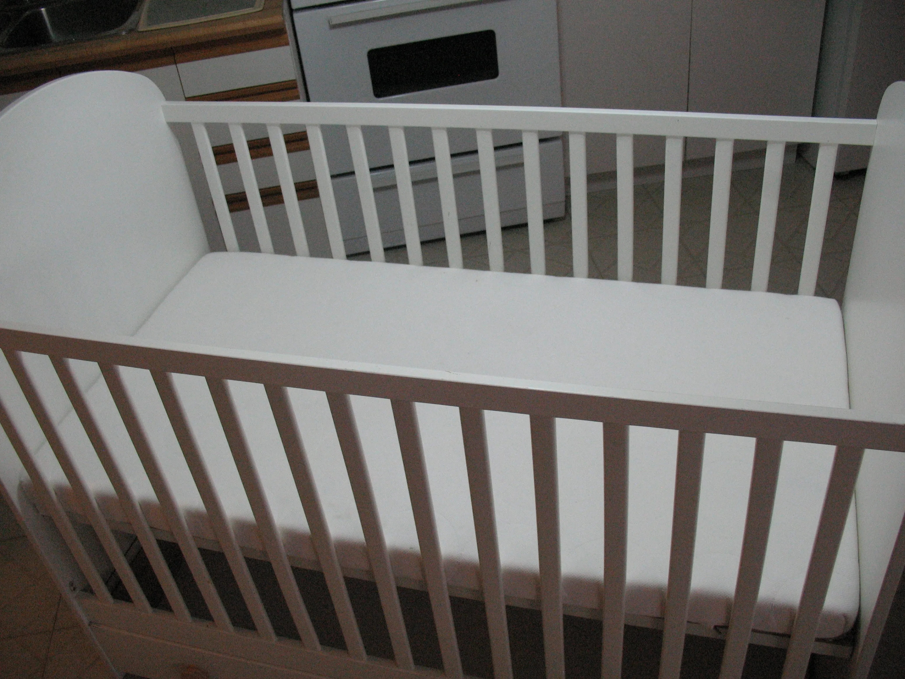 Baby Crib, LIKE NEW (with Free Mattress) image indicator(10)