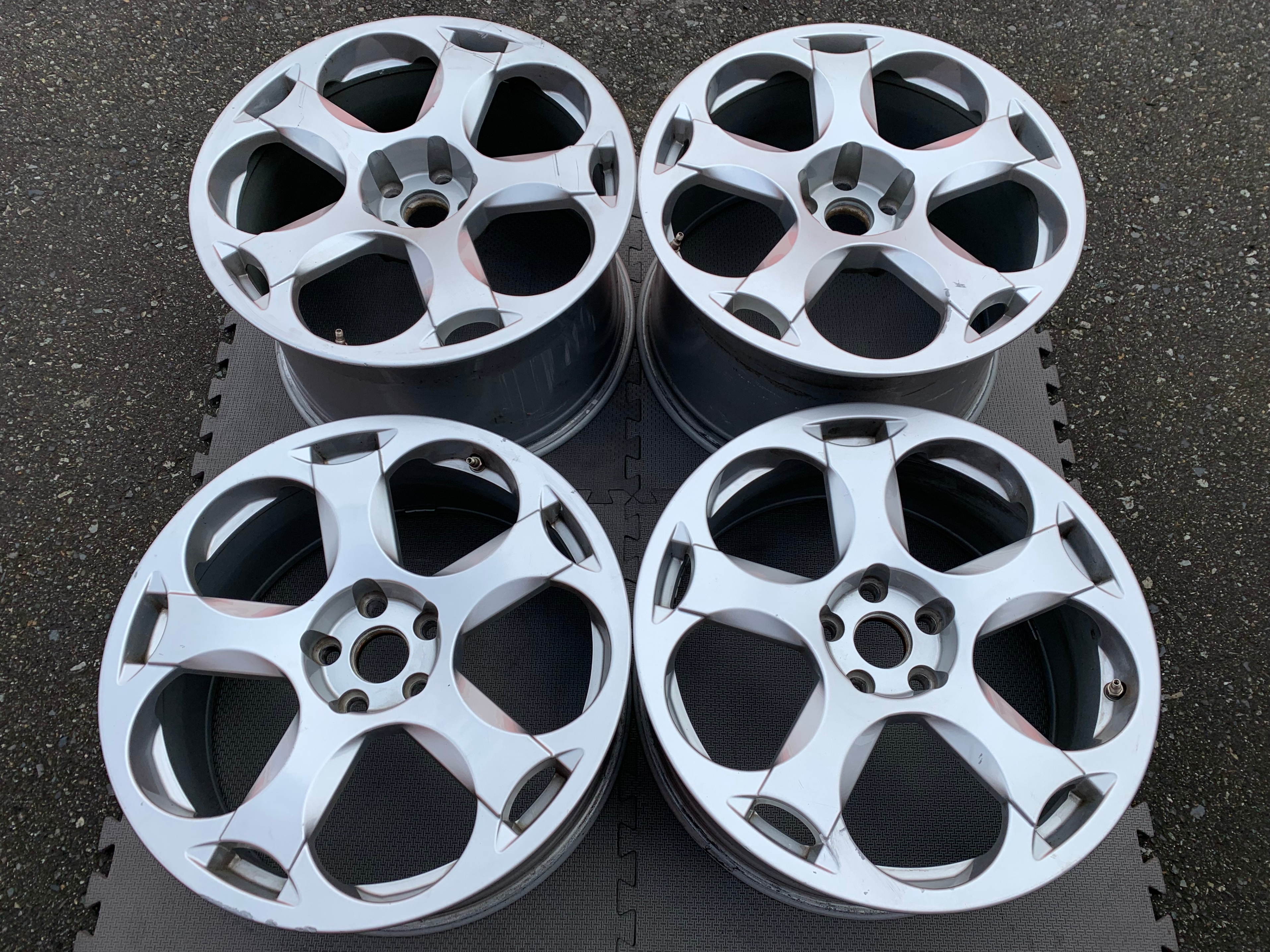 Set of 19" Genuine Lamborghini Gallardo rims +R8 fitment