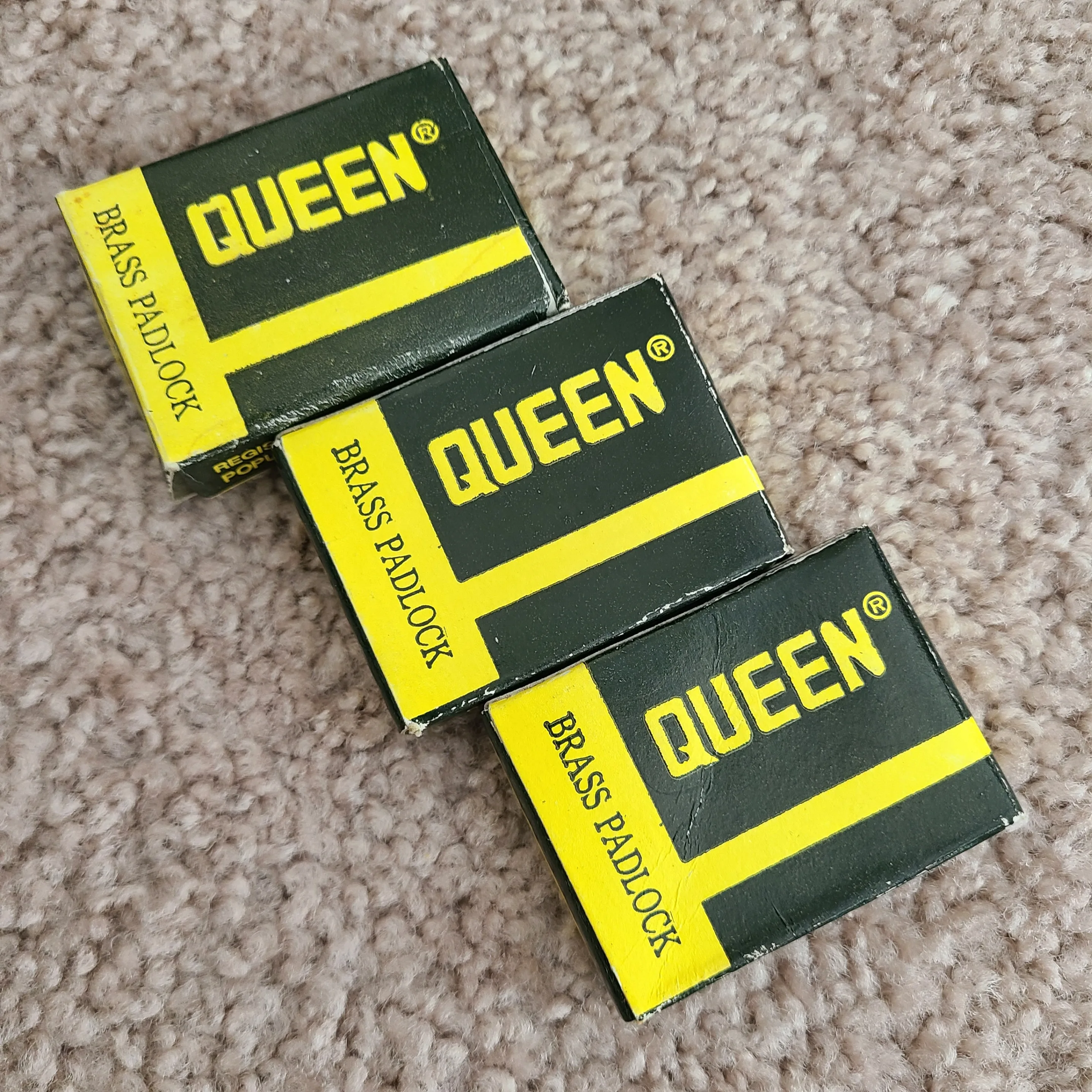 (3 pcs) QUEEN 40mm Solid Brass Keyed Padlock thumbnail