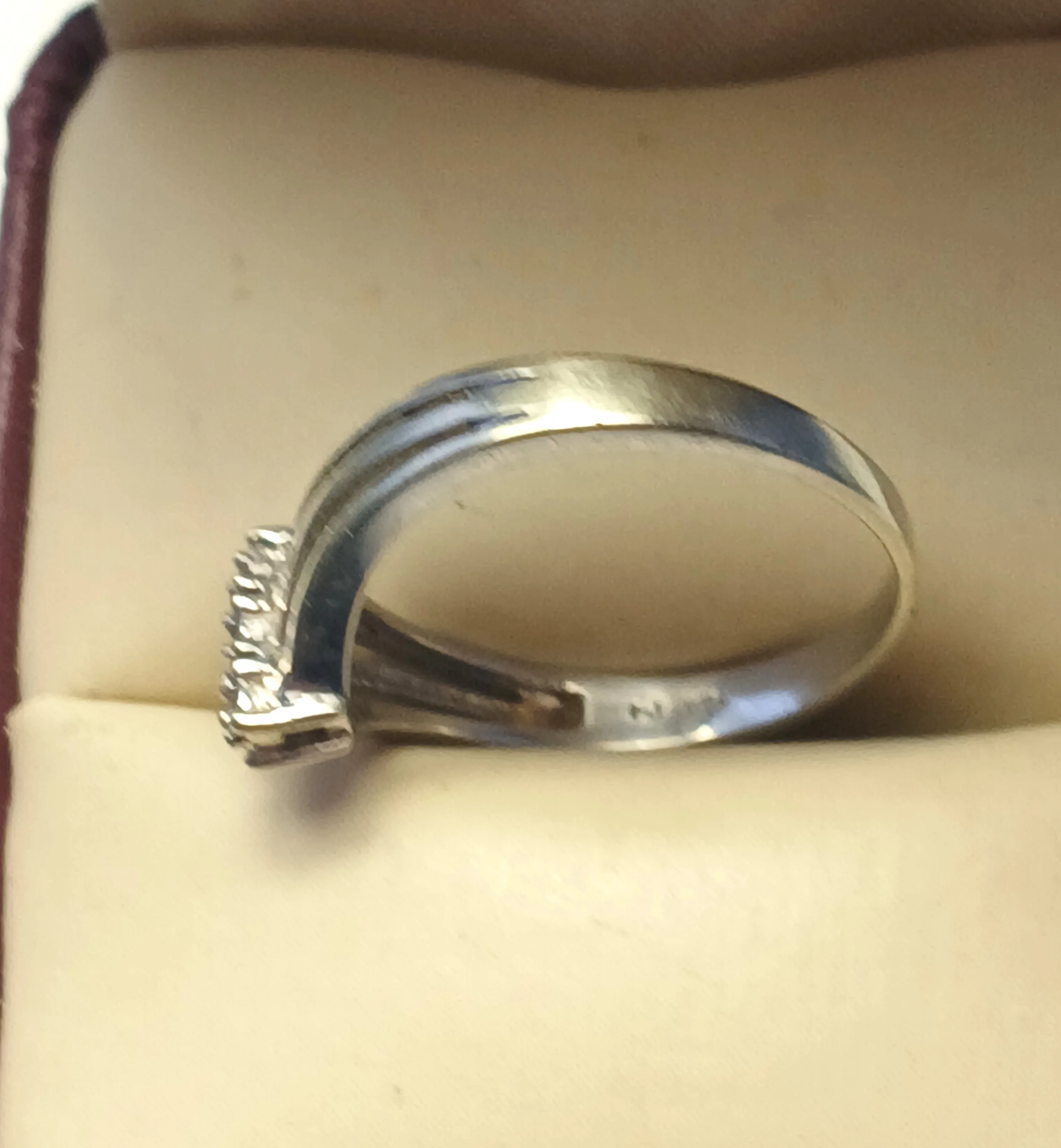 Women's 10kt White Gold with Accent Diamonds Vintage Size 6.5 image indicator(3)