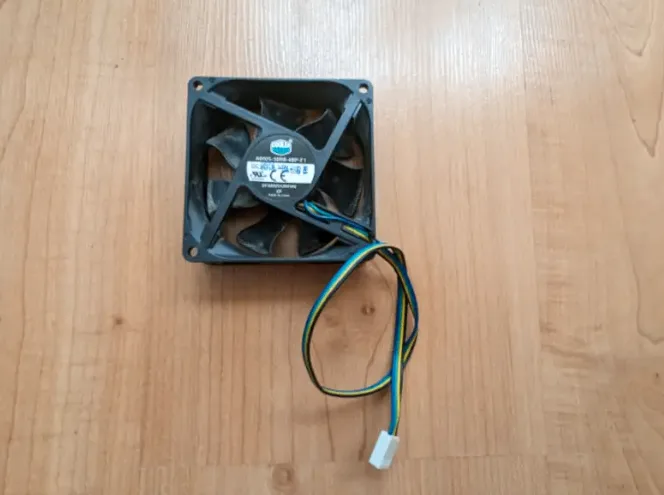 80 mm computer fan (3 conductors) 12v 0.30A thumbnail