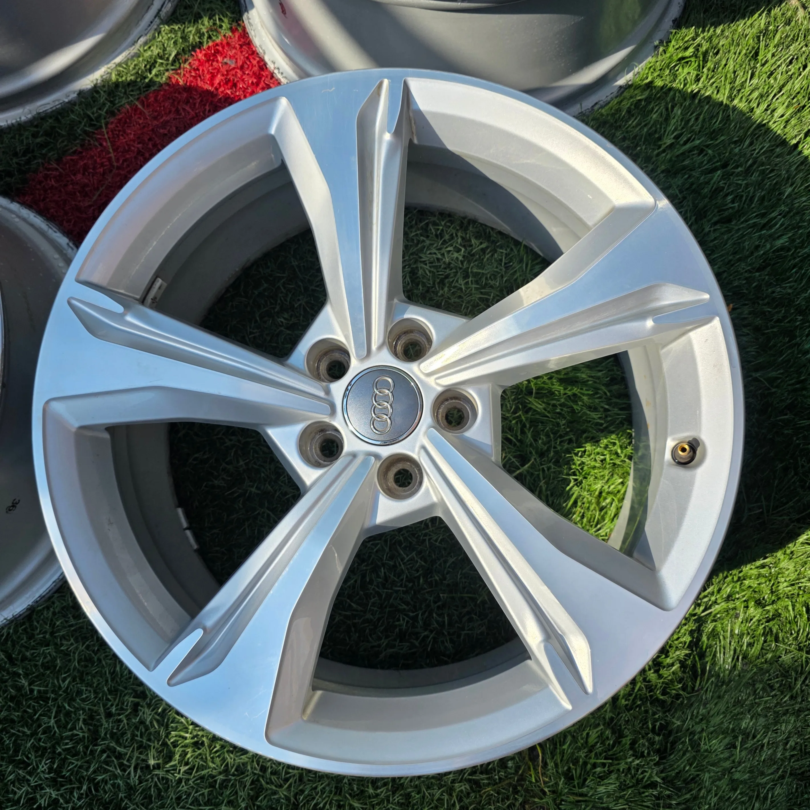 19 inch Audi OEM rims 5x112 like new image indicator(2)
