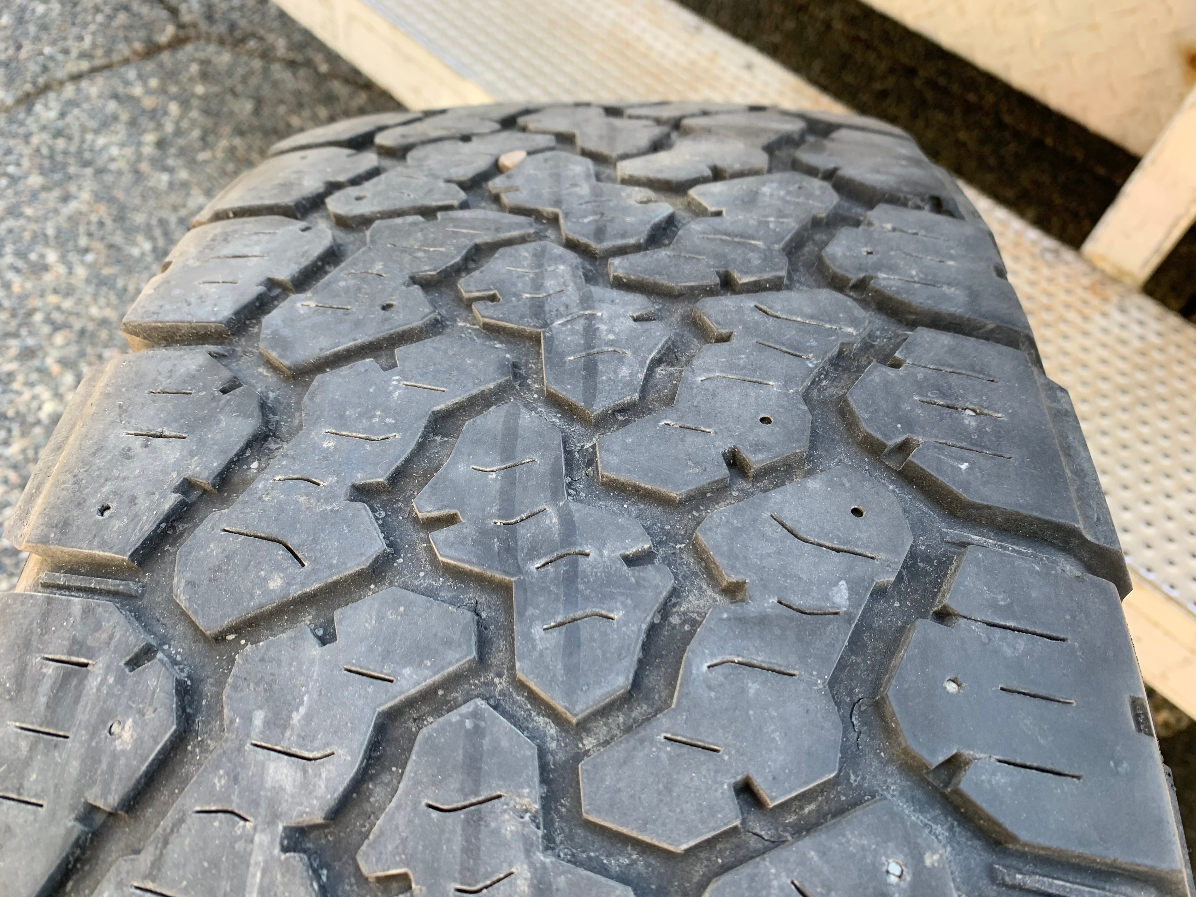 1 x single LT 265/70/17 112/109T General Grabber ATX  40% tread - photo 3
