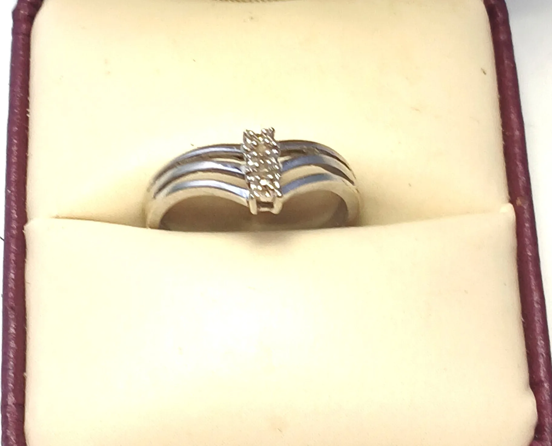 Women's 10kt White Gold with Accent Diamonds Vintage Size 6.5 image indicator(2)