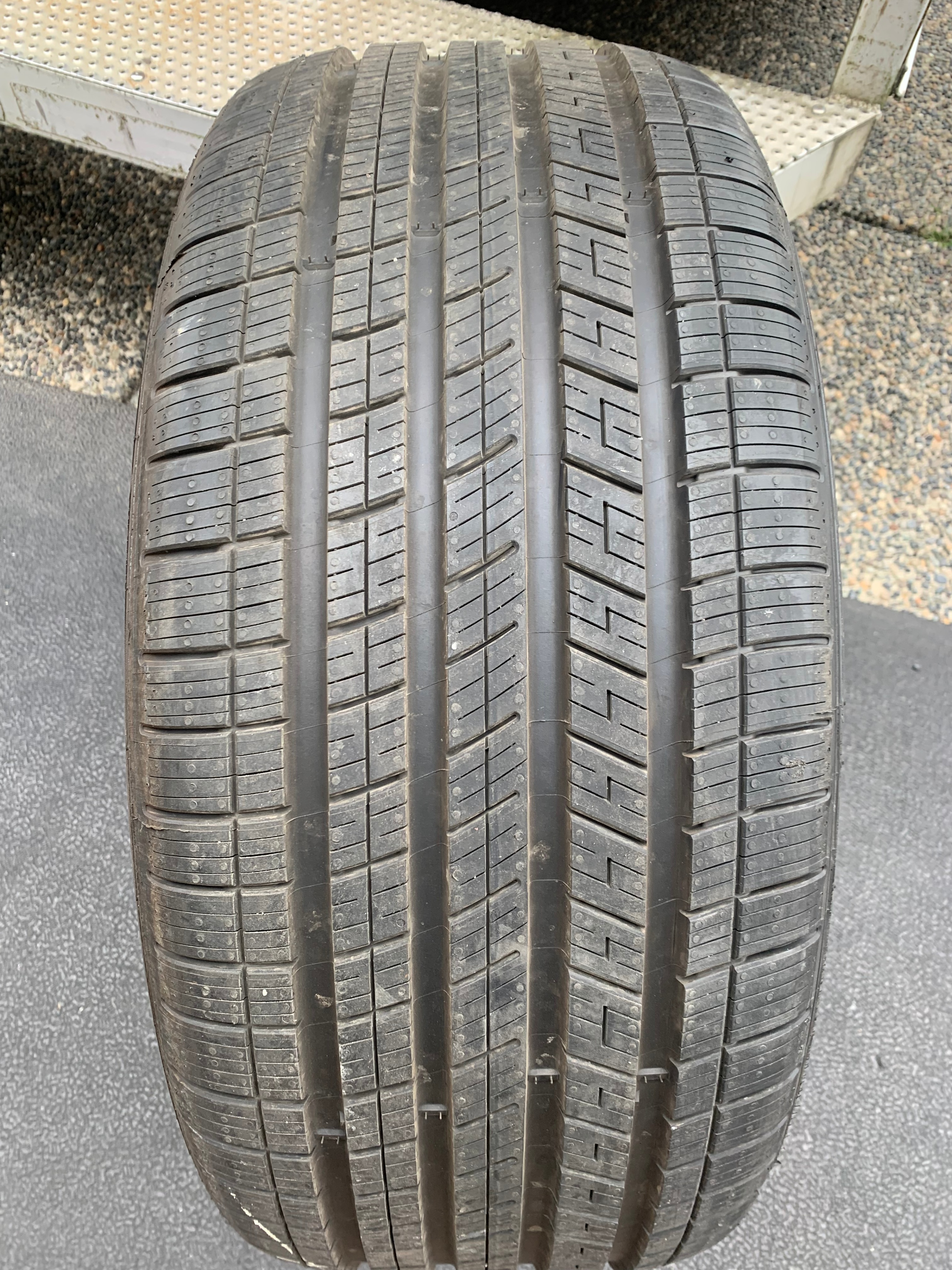 1 X single 255/40/22 M+S Michelin Pilot Sport A/S 4 90% tread