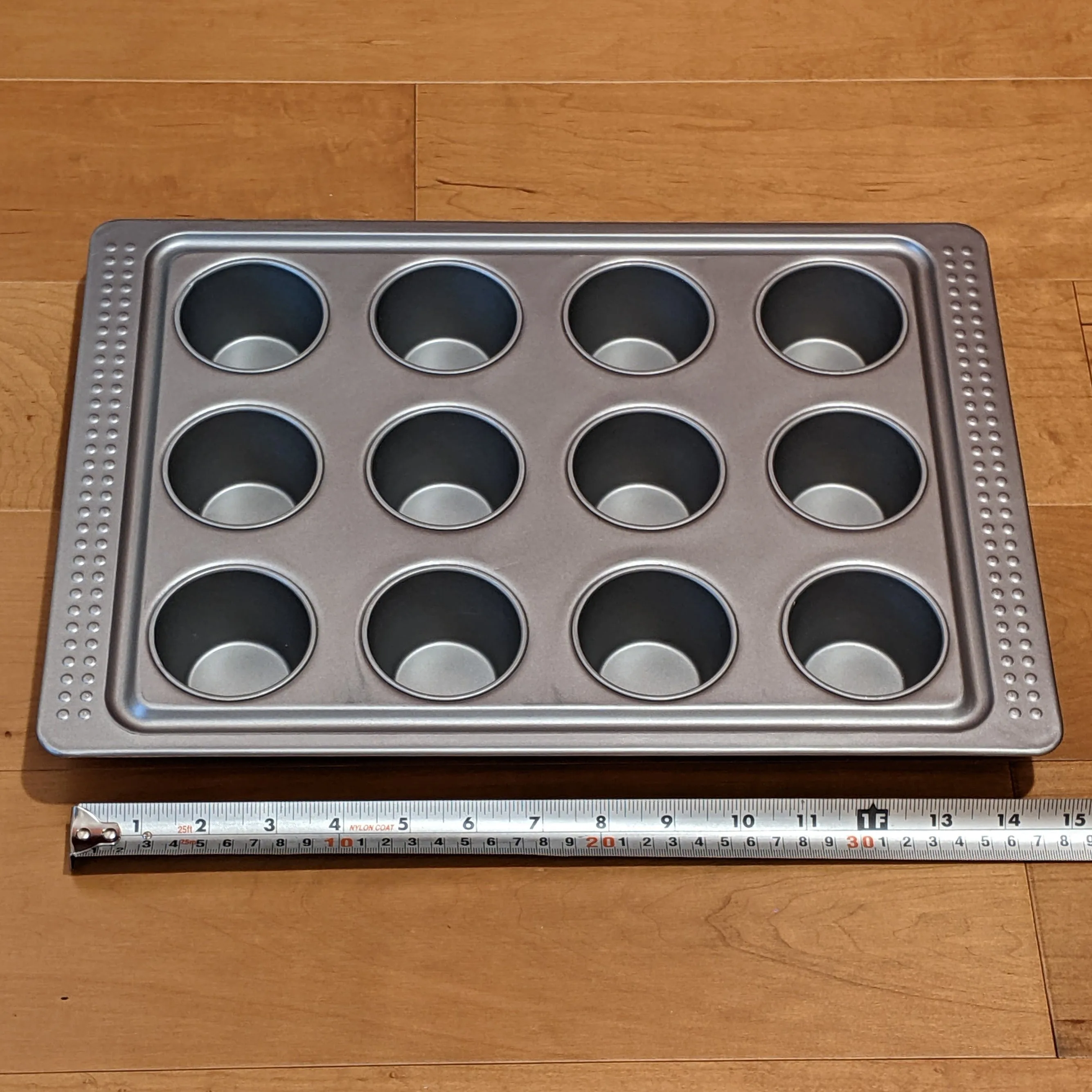 12-Cup Muffin Baking Tin thumbnail