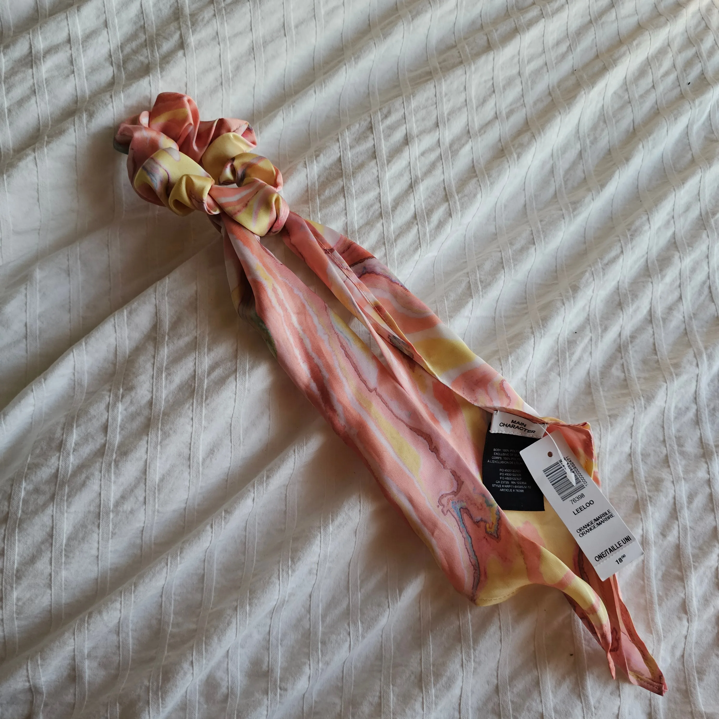 NWT Aritzia Main Character Leeloo Scrunchie -2020- Orange Marble thumbnail
