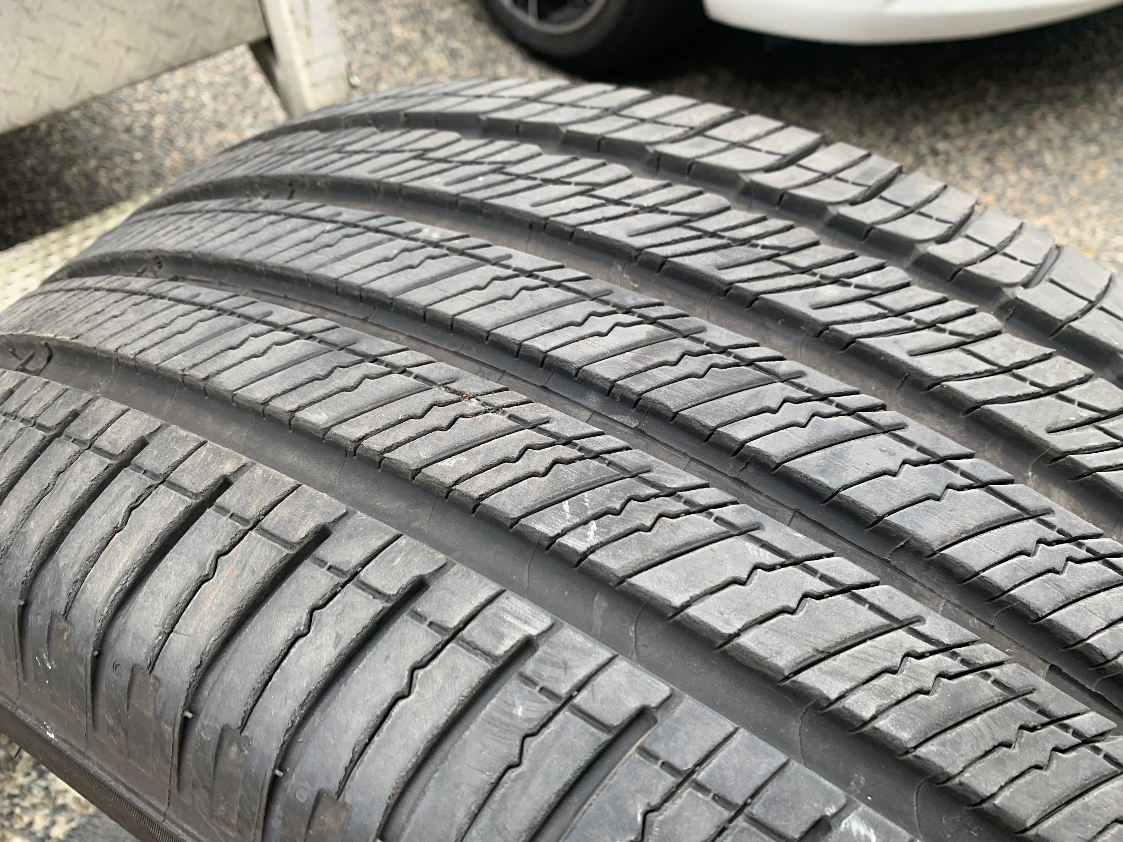 1 x single 275/50/20 Michelin Primacy Tour A/S with 90% tread - photo 4