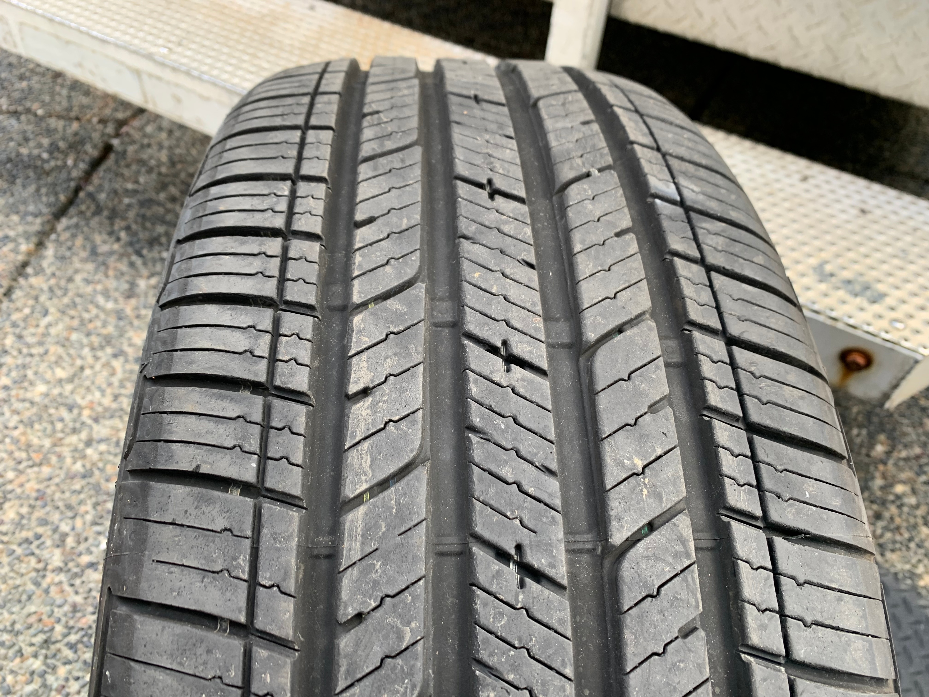 1 X single 235/55/19 M+S Bridgestone alenza Sport A/S 90% tread - photo 3