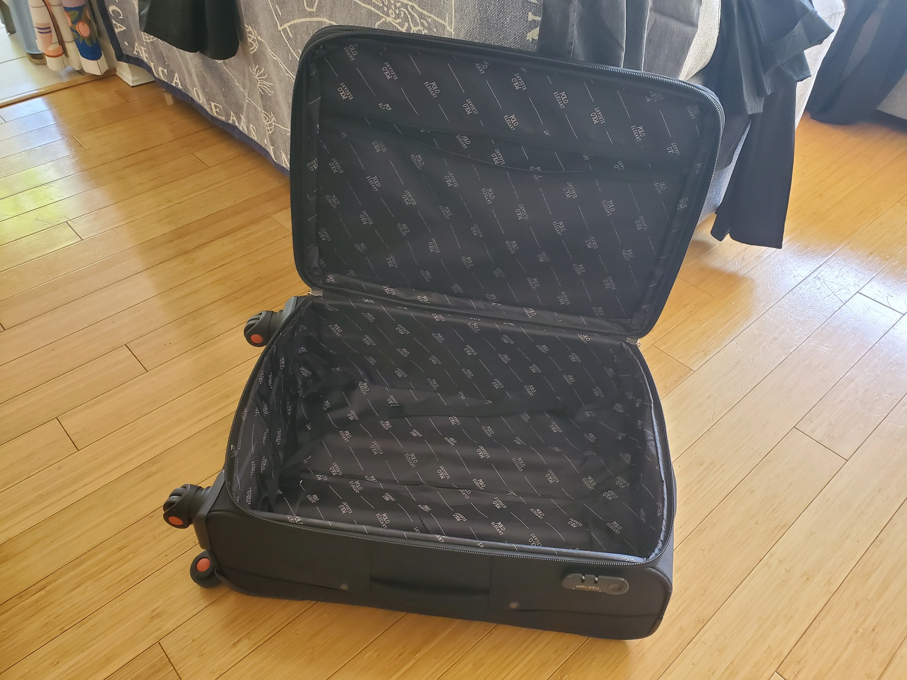 Large Size Luggage for traveling image indicator(7)