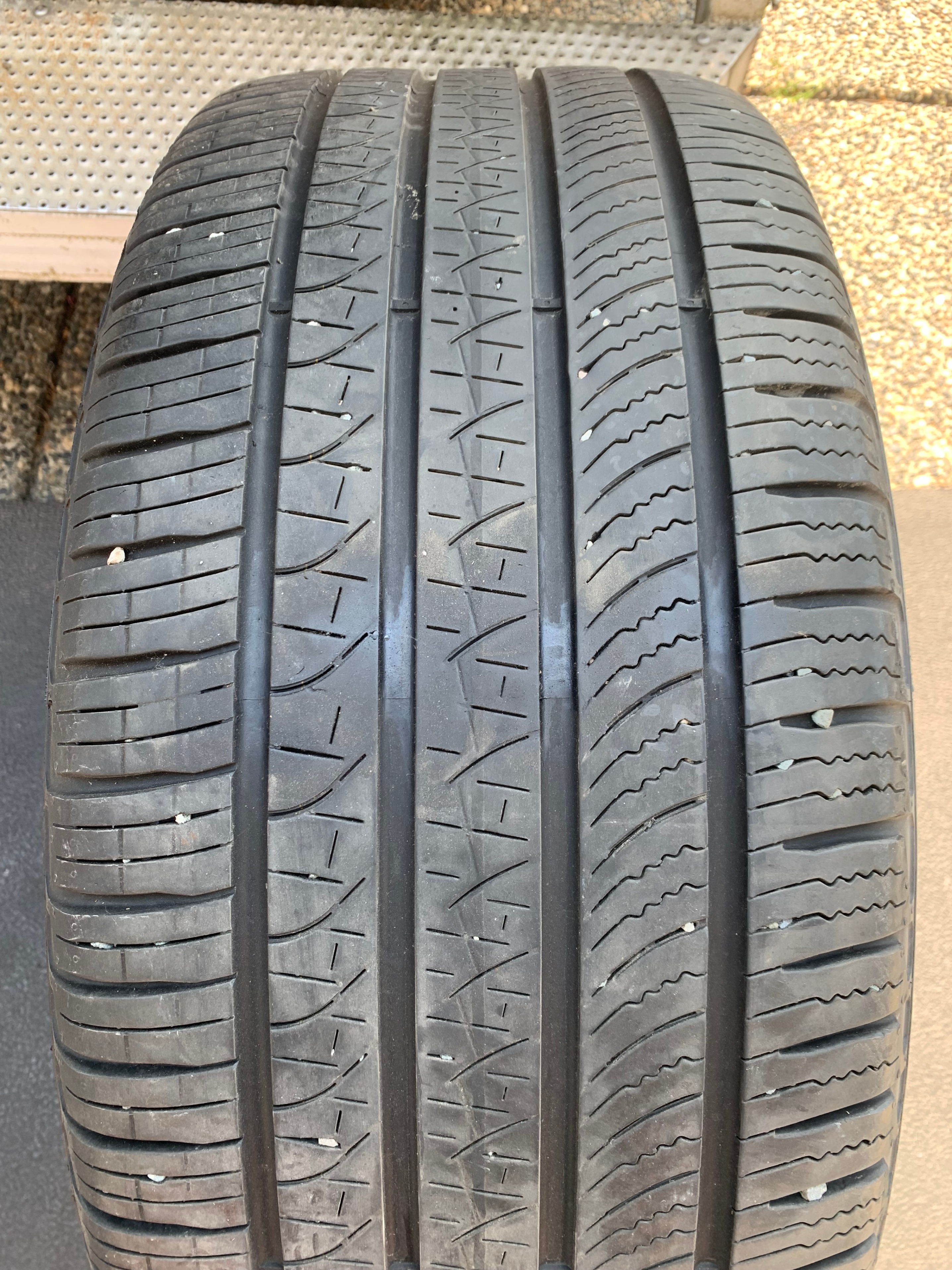 1 X single 275/40/22 Pirelli Scorpion Zero A/S LR with 60% tread