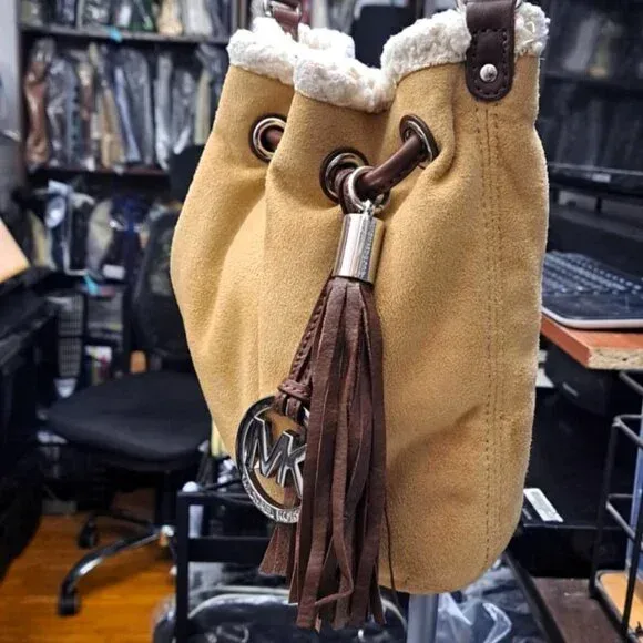 Michael Kors Sling Bag Genuine Leather Strap & Tassel🥕 image indicator(2)