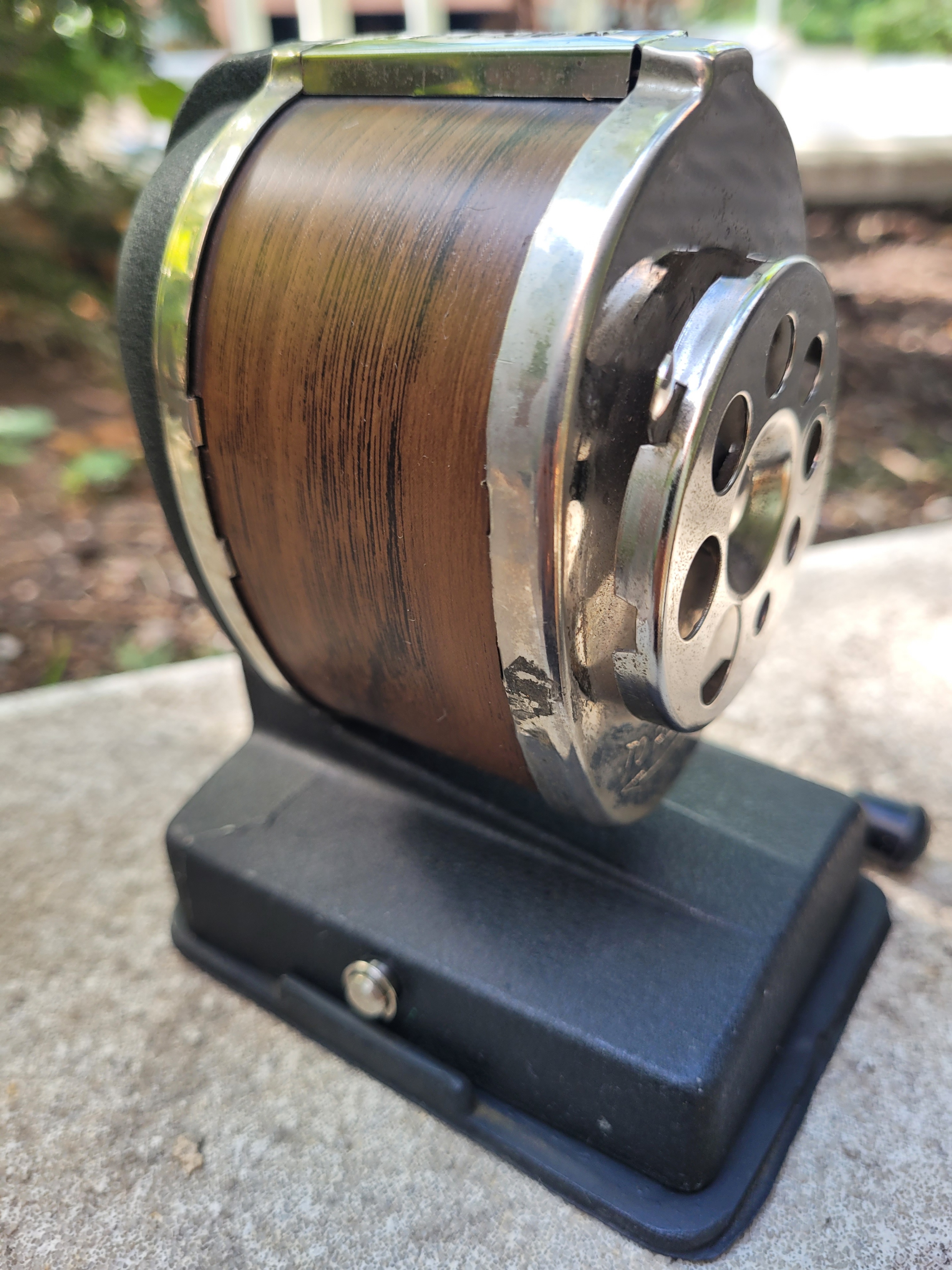 Vintage Boston 8 Hole Pencil Sharpener Vacuum Mount - photo 4