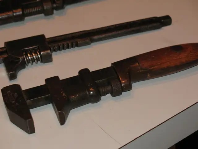 3 Vintage Adjustable Pipe Wrenches - photo 5