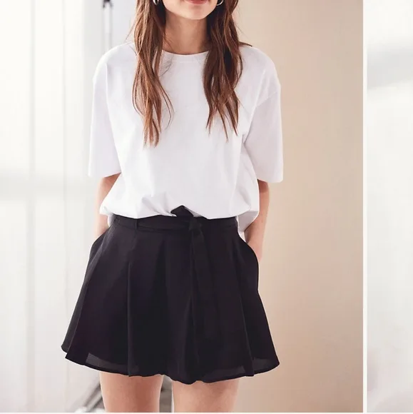 Aritzia Sunday Best Westley Short - 2018 - Black - Sz 6 thumbnail