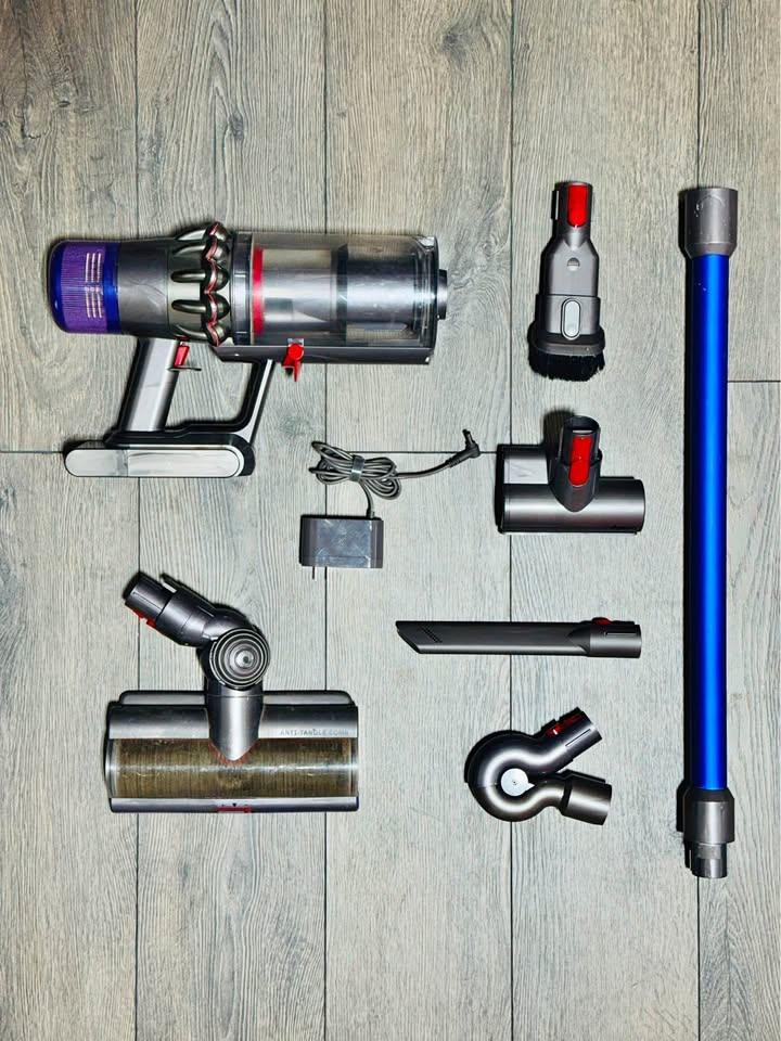 Dyson V11 Torque Drive & accessories!